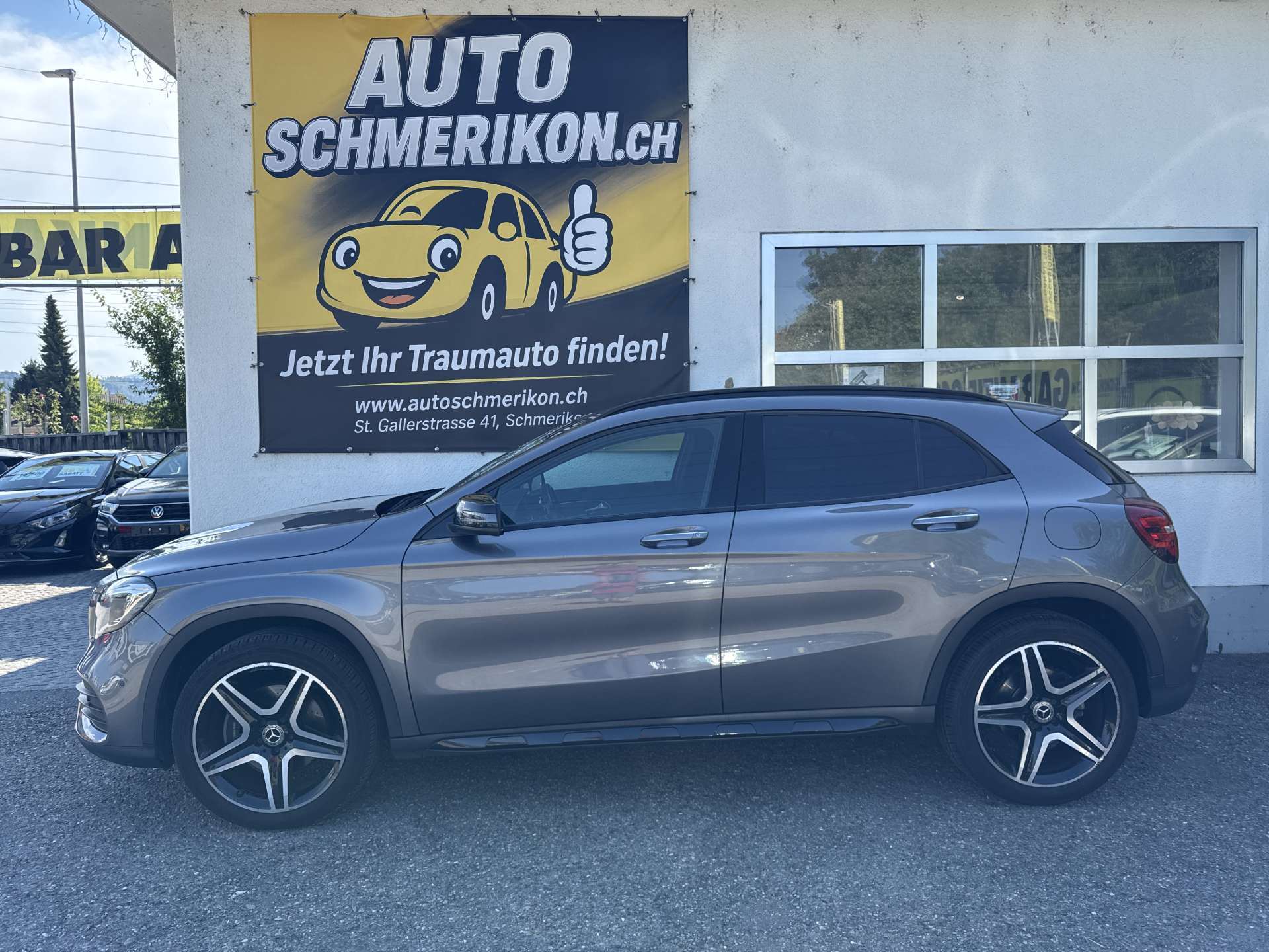 MERCEDES-BENZ GLA 220 AMG Line 4Matic DCT-Automat-image-4