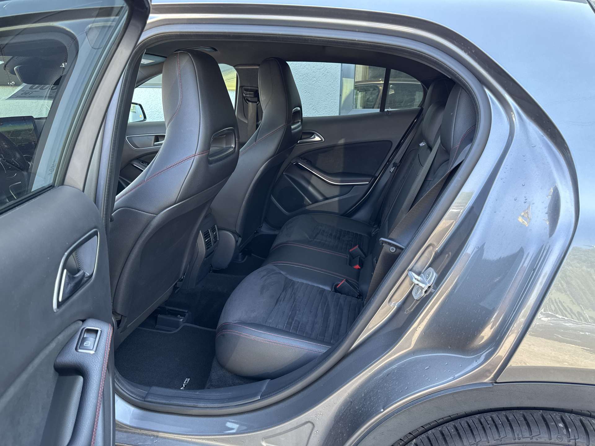 MERCEDES-BENZ GLA 220 AMG Line 4Matic DCT-Automat-image-7
