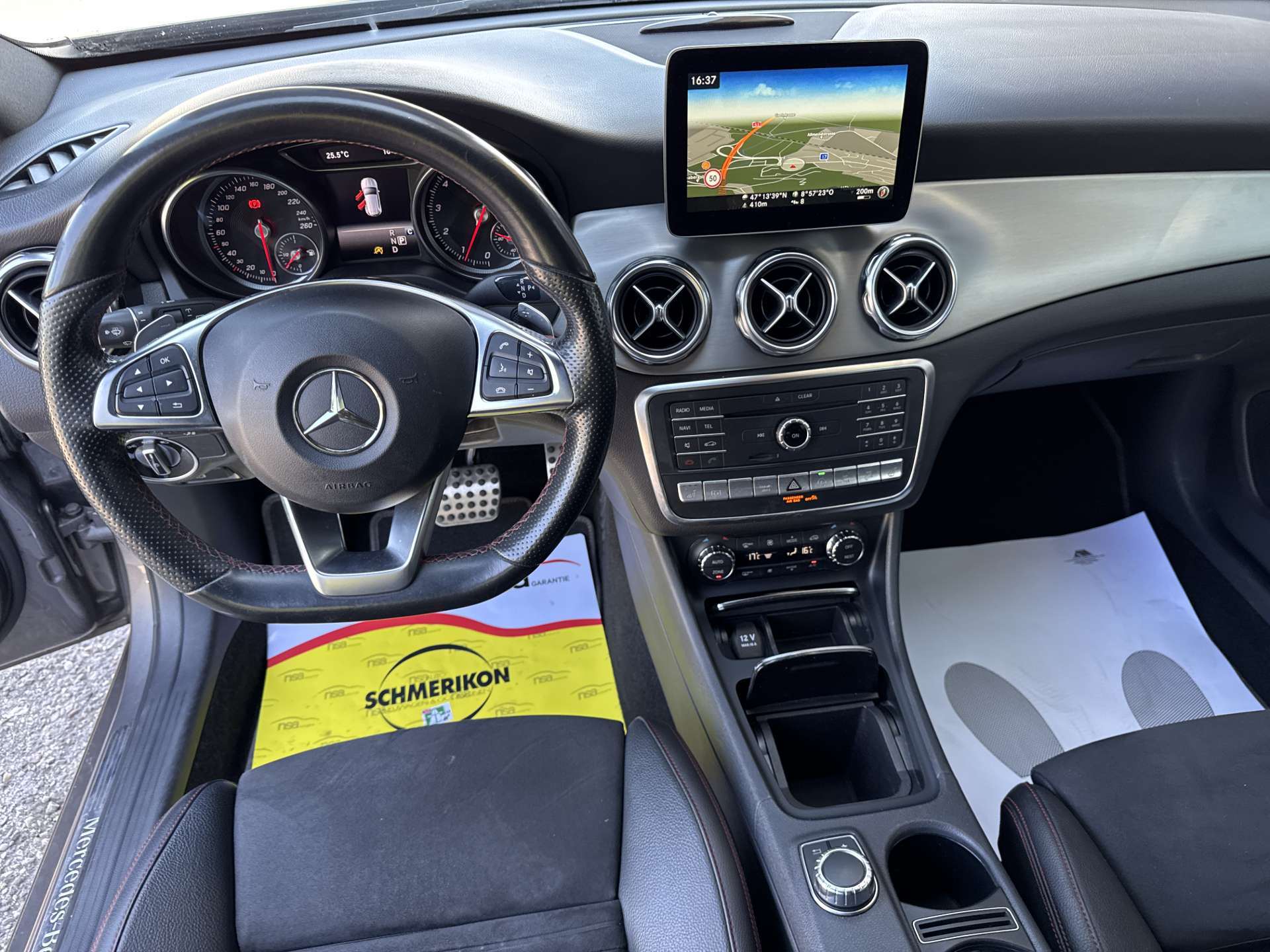 MERCEDES-BENZ GLA 220 AMG Line 4Matic DCT-Automat-image-12