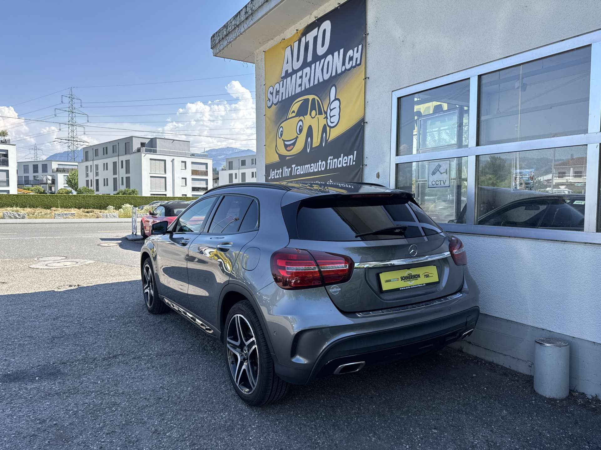 MERCEDES-BENZ GLA 220 AMG Line 4Matic DCT-Automat-image-2