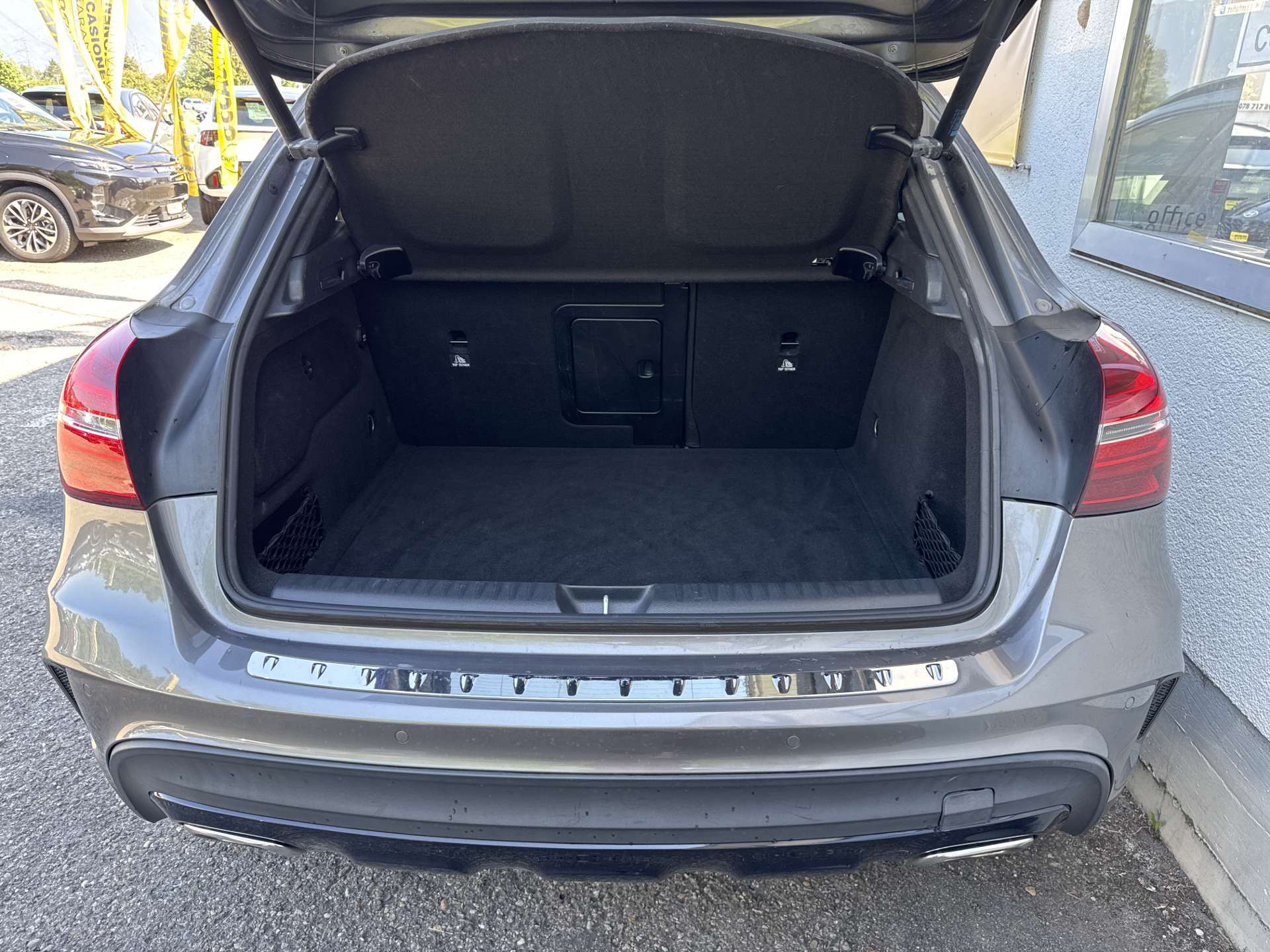 MERCEDES-BENZ GLA 220 AMG Line 4Matic DCT-Automat-image-8