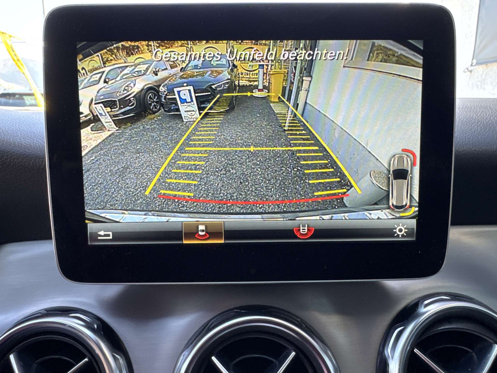 MERCEDES-BENZ GLA 220 AMG Line 4Matic DCT-Automat-image-10