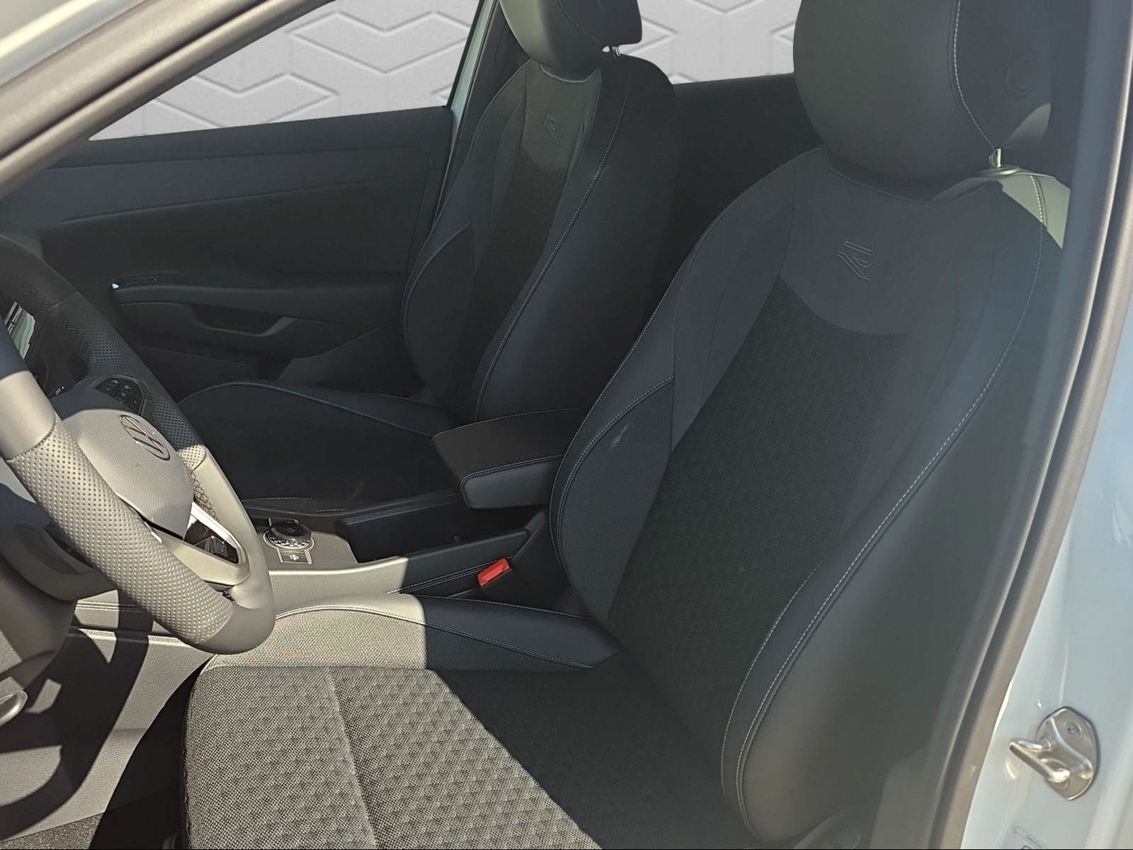 VW T-Roc 1.5 eTSI mHEV R-Line DSG-image-6