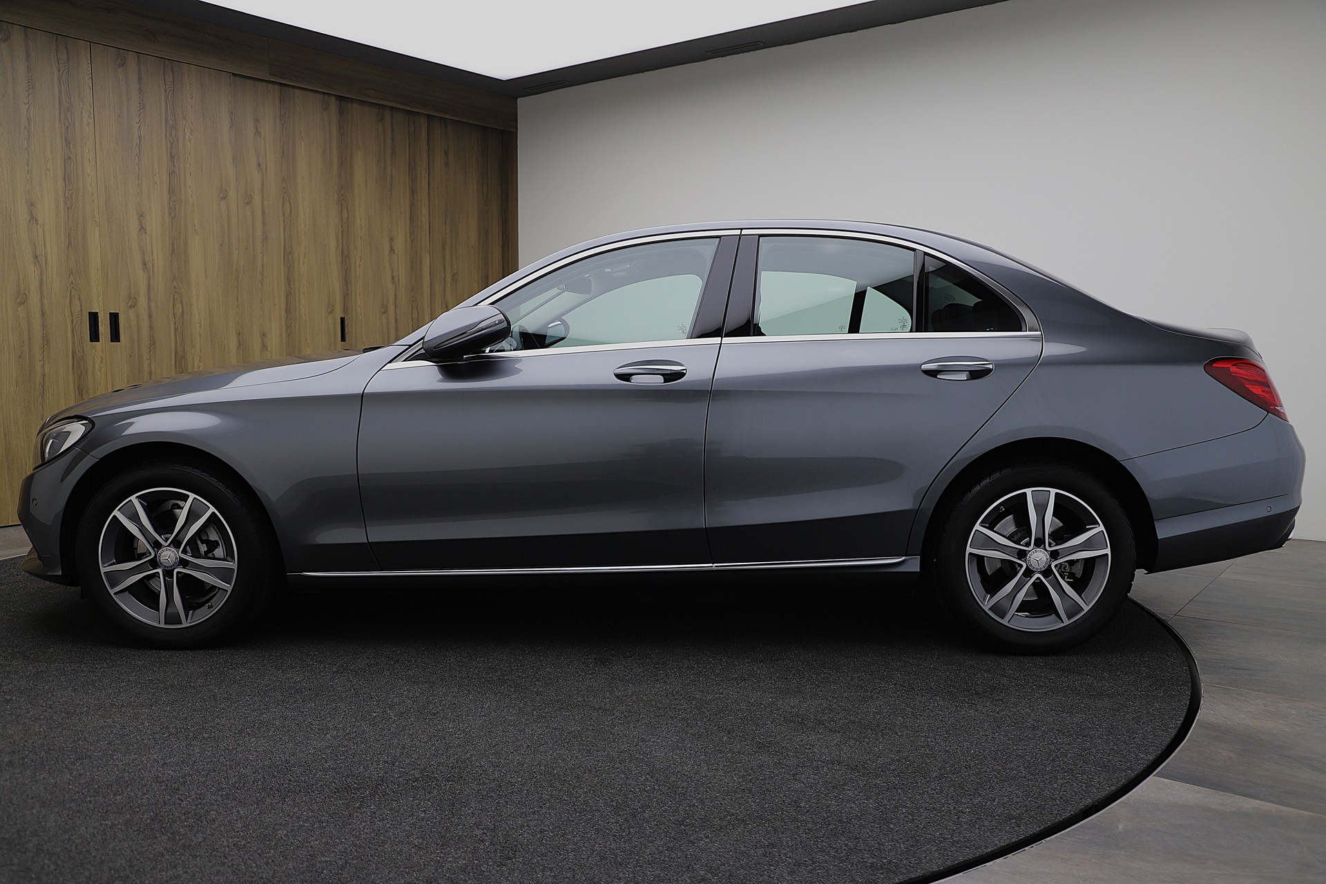 MERCEDES-BENZ C 200 Avantgarde 4Matic 7G-Tronic mit nur 18`000 KM-image-2