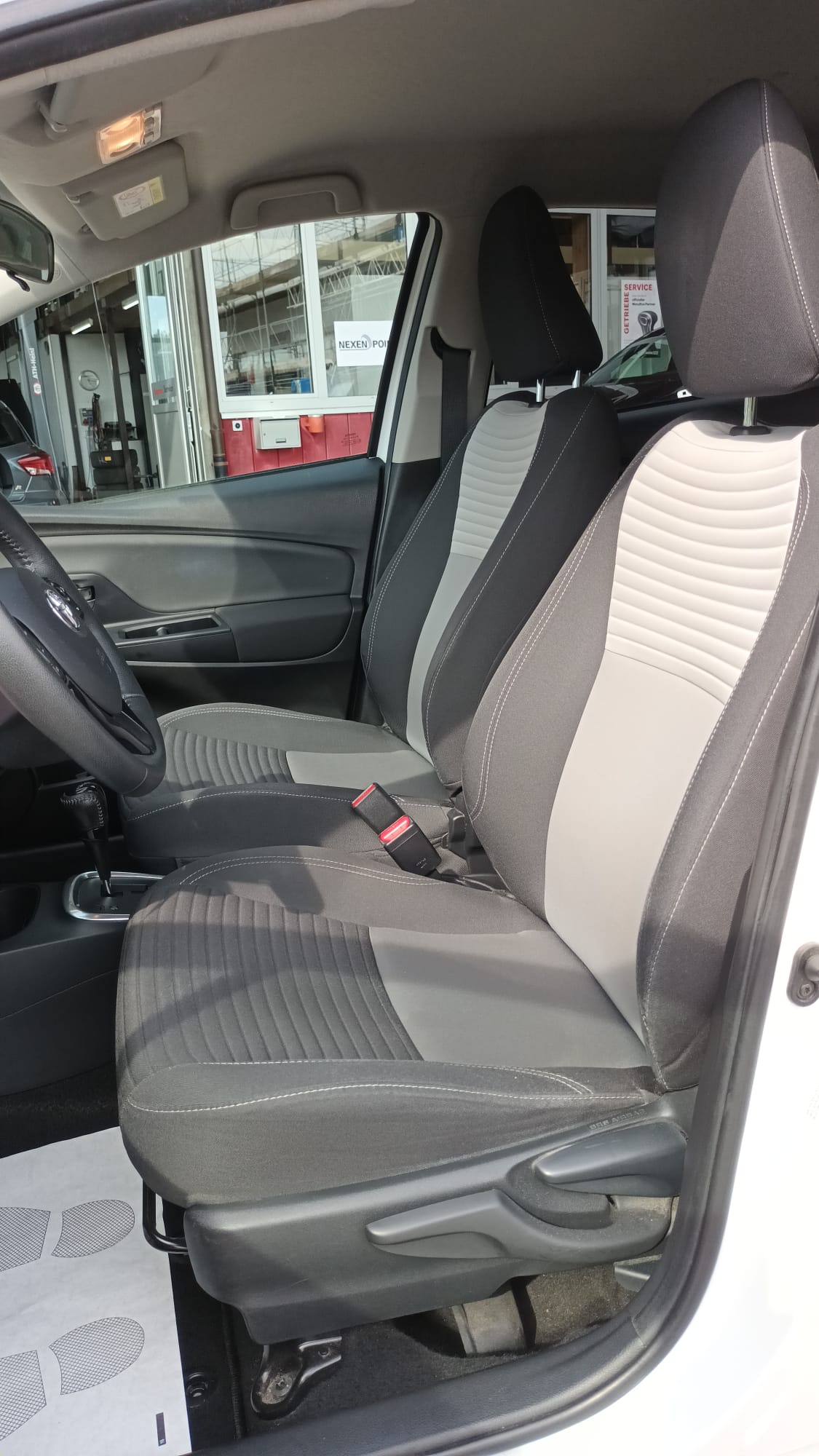 TOYOTA Yaris 1.5 VVT-i Hybrid Trend e-CVT-image-12