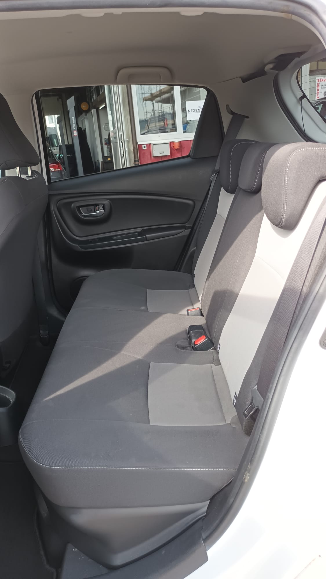 TOYOTA Yaris 1.5 VVT-i Hybrid Trend e-CVT-image-13
