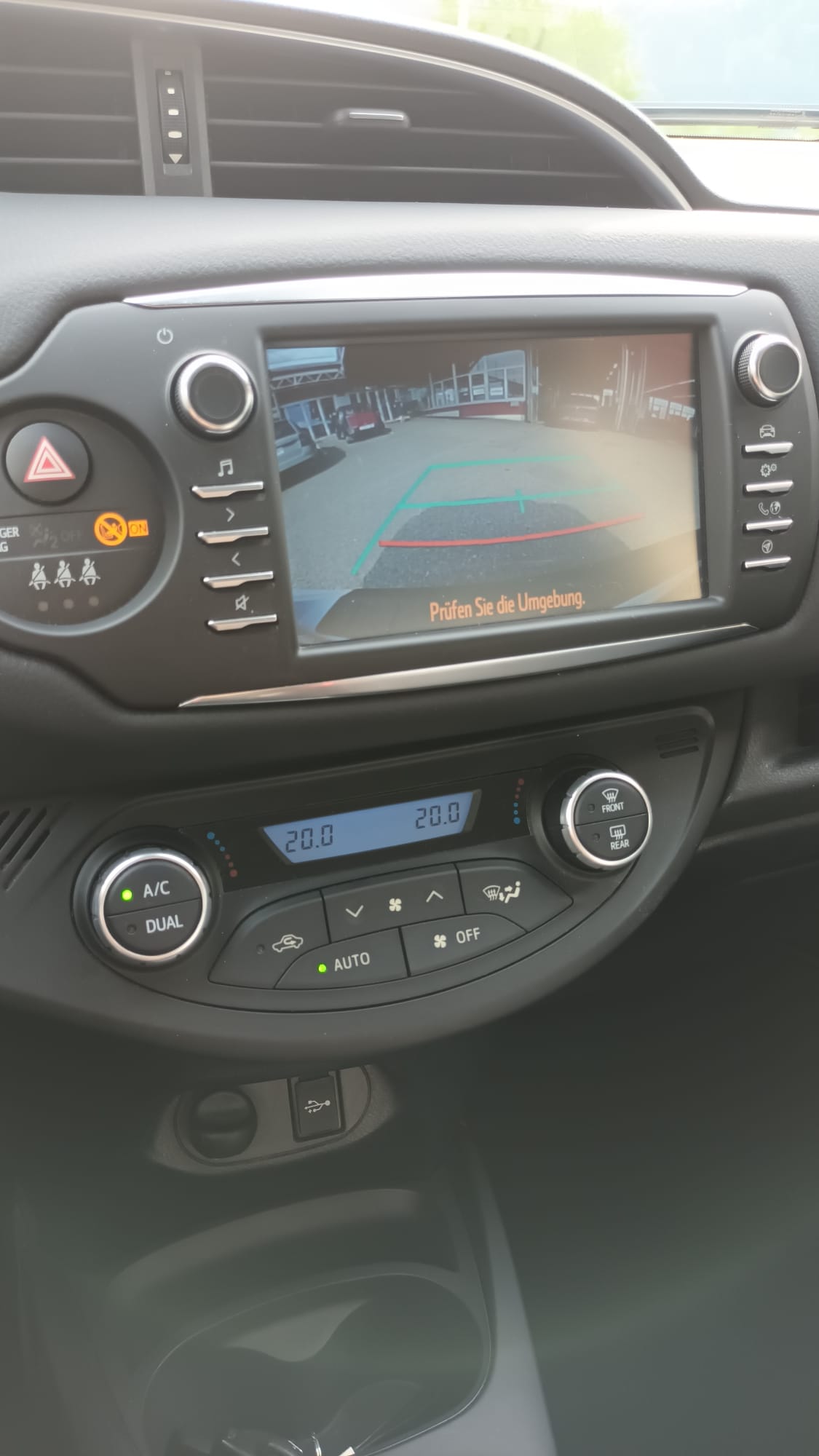 TOYOTA Yaris 1.5 VVT-i Hybrid Trend e-CVT-image-11