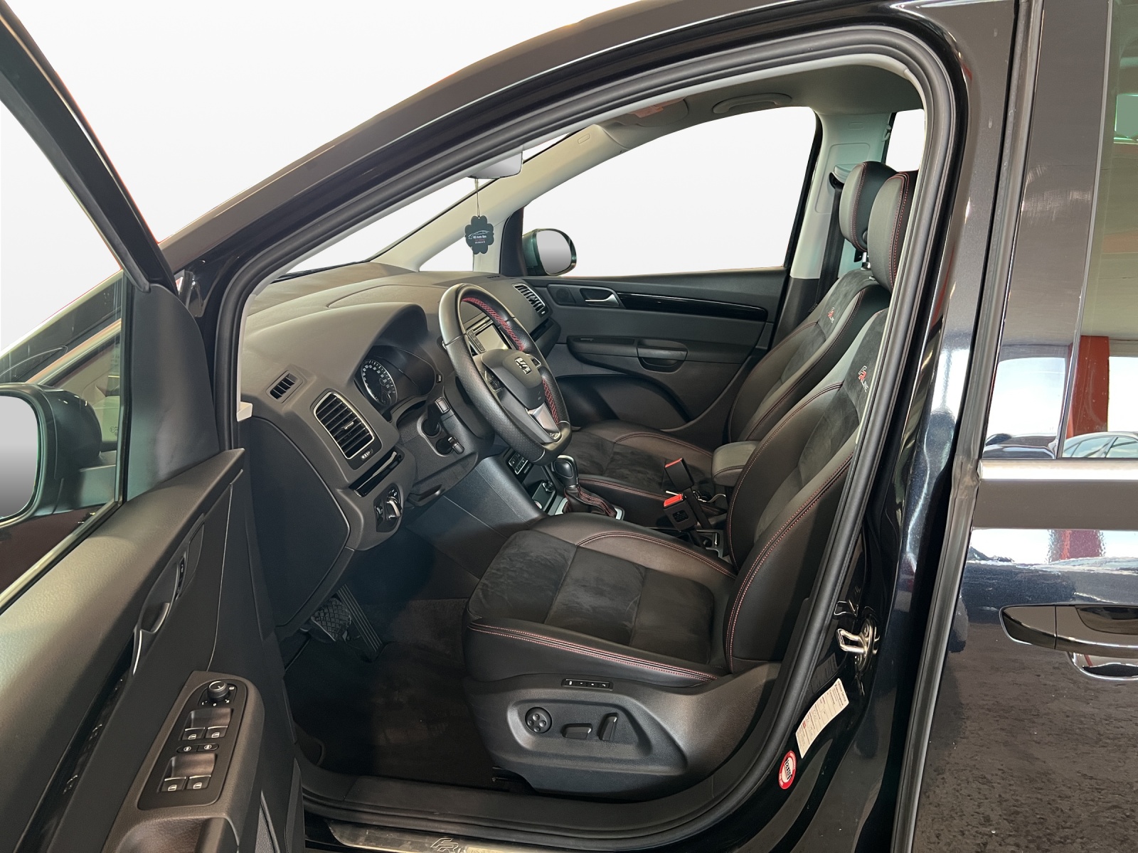 SEAT Alhambra 2.0 TDI 4Drive SWISS FR-image-10
