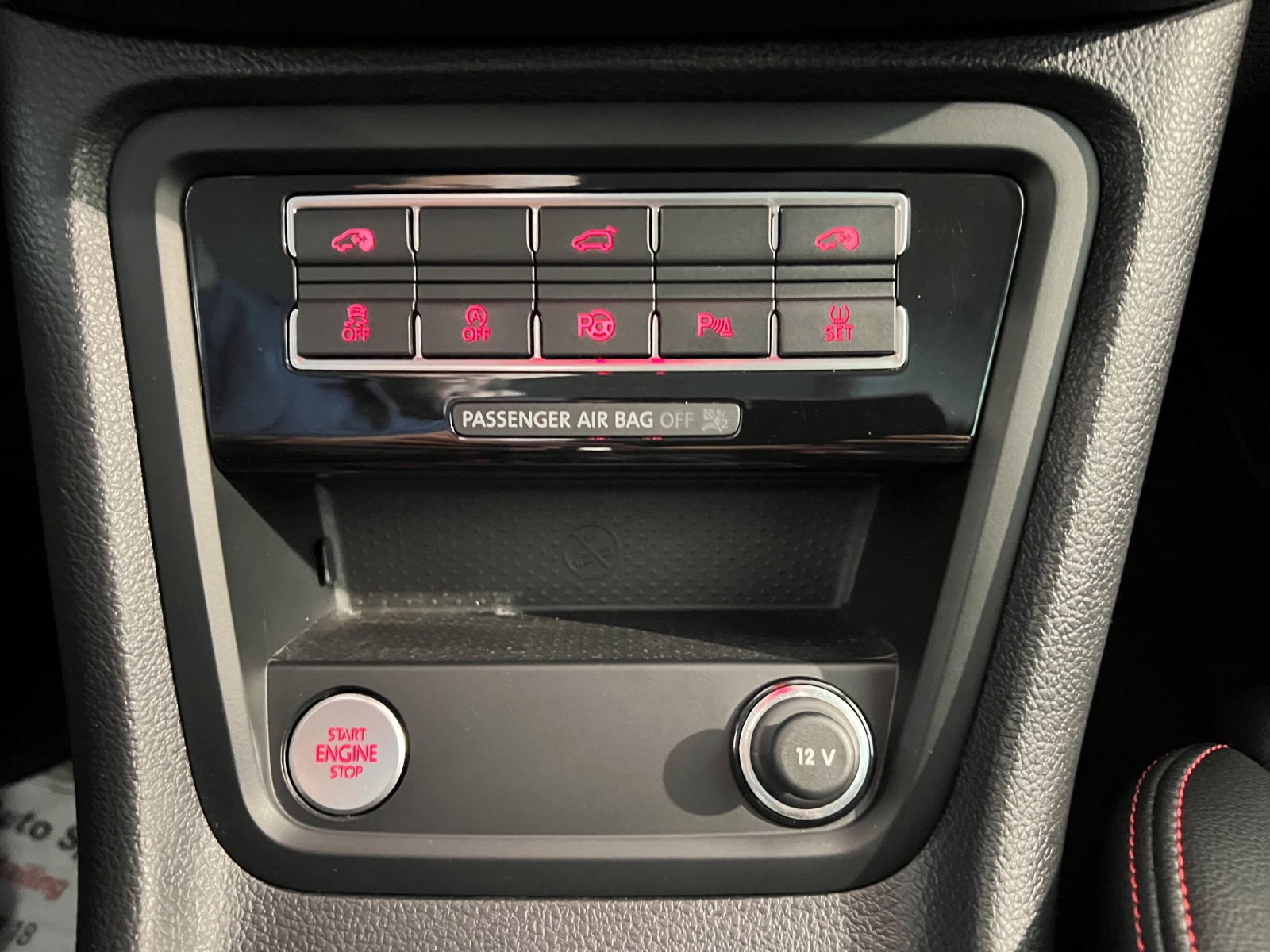 SEAT Alhambra 2.0 TDI 4Drive SWISS FR-image-17