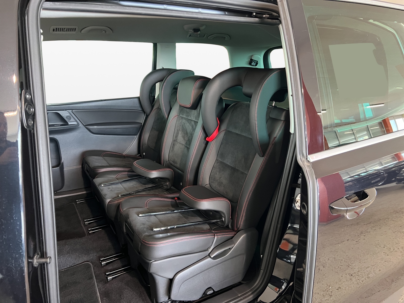 SEAT Alhambra 2.0 TDI 4Drive SWISS FR-image-12
