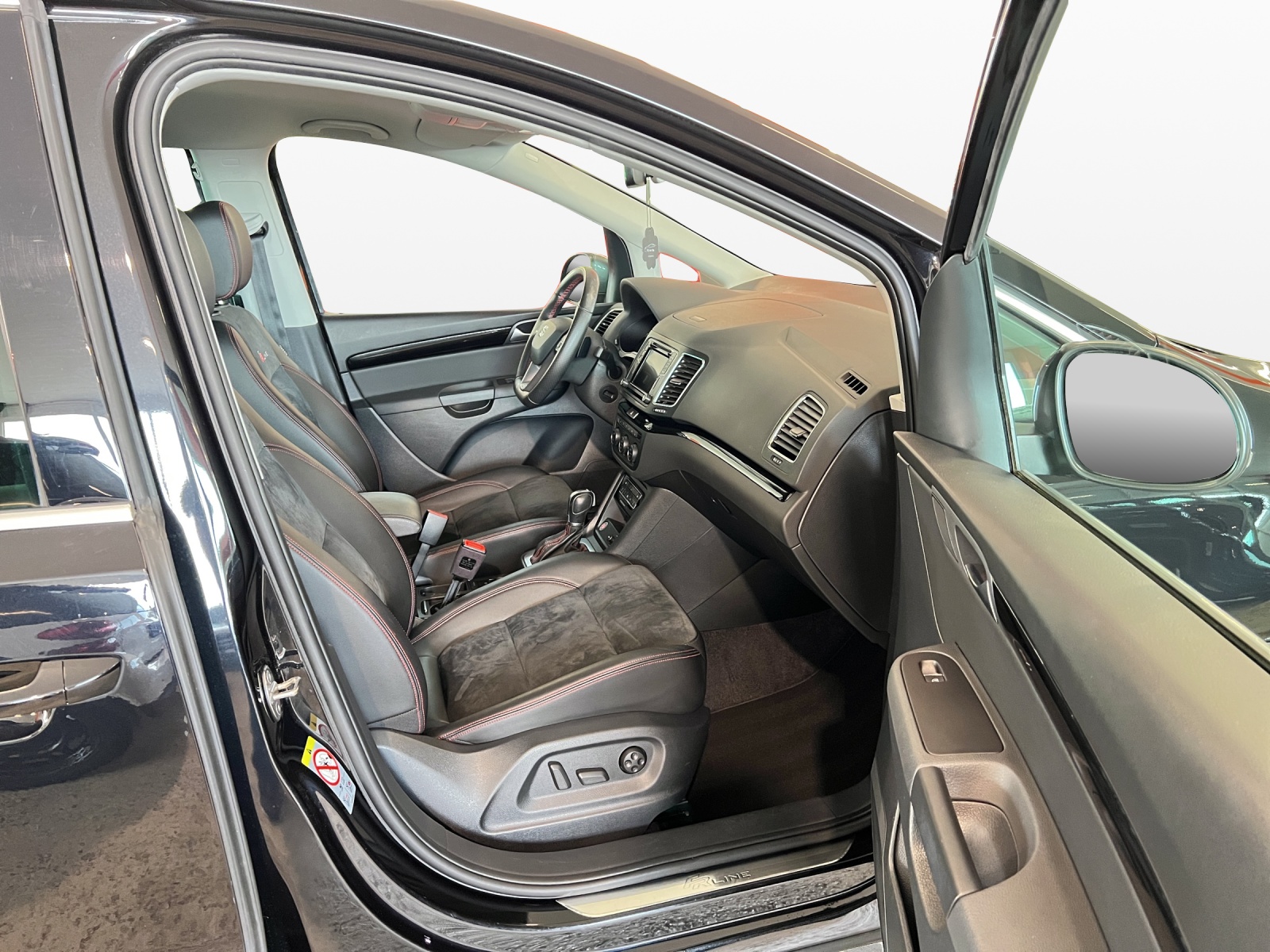 SEAT Alhambra 2.0 TDI 4Drive SWISS FR-image-8