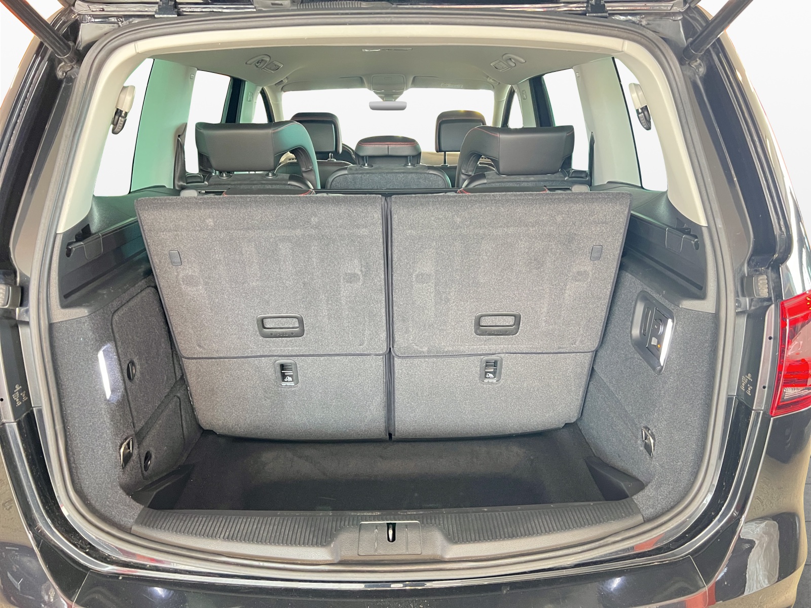 SEAT Alhambra 2.0 TDI 4Drive SWISS FR-image-13