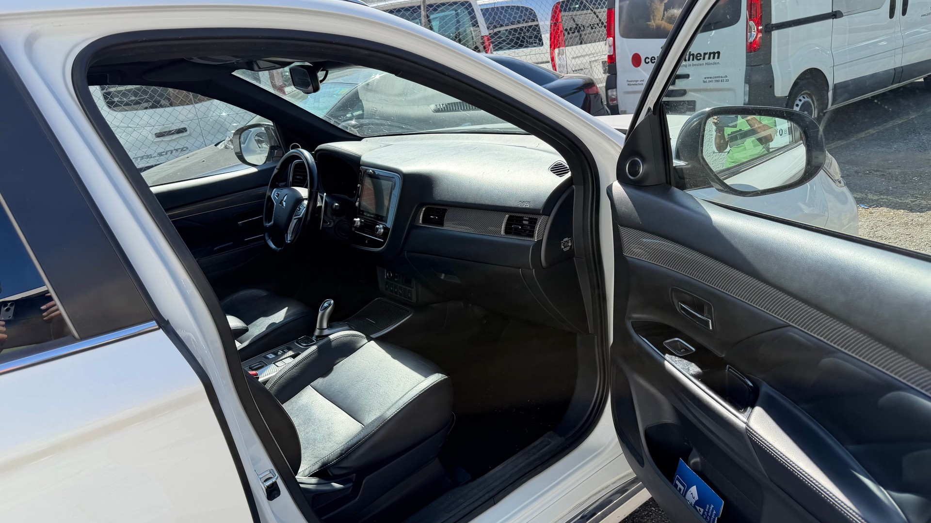 MITSUBISHI Outlander 2.4 PHEV Diamond S-Edition 4WD Automatic-image-4
