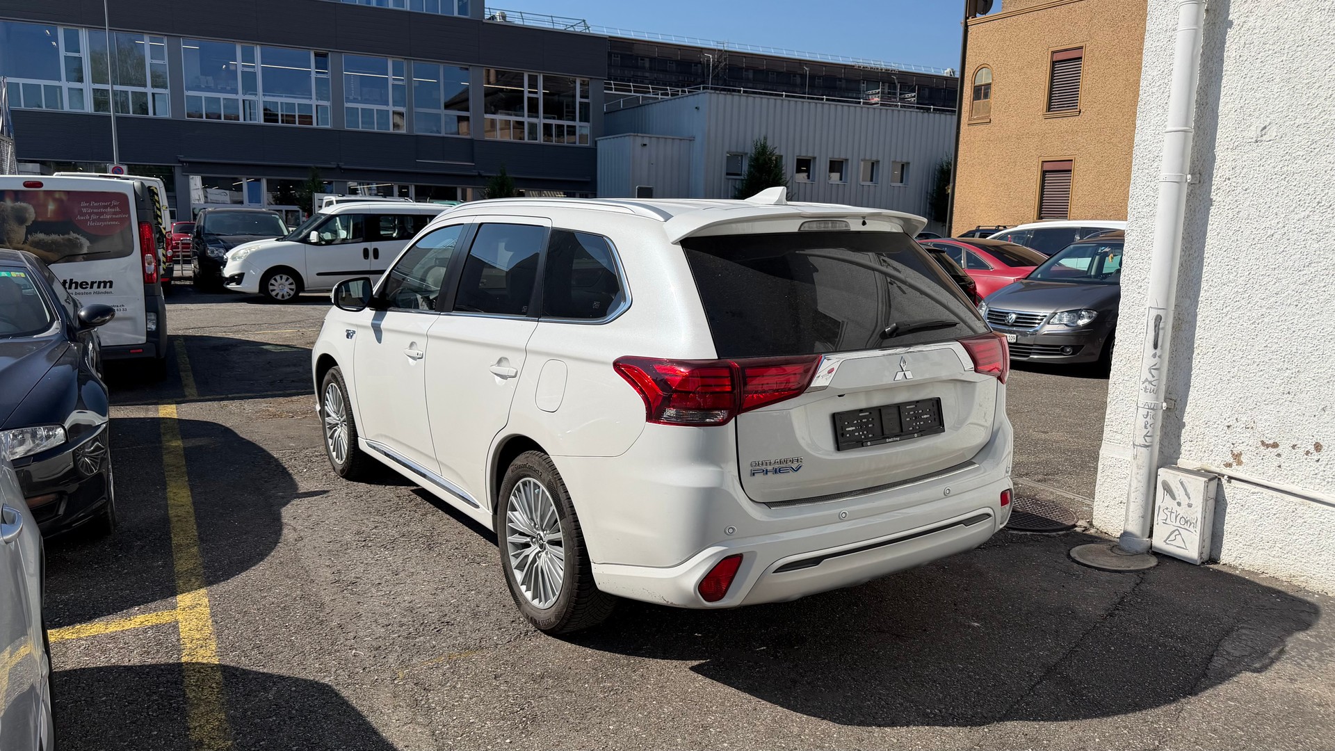 MITSUBISHI Outlander 2.4 PHEV Diamond S-Edition 4WD Automatic-image-3