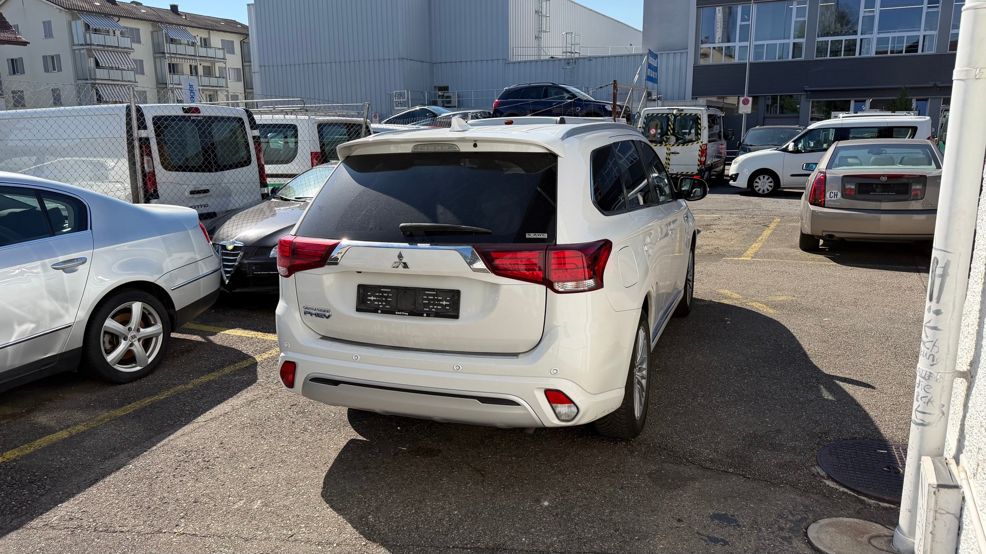 MITSUBISHI Outlander 2.4 PHEV Diamond S-Edition 4WD Automatic-image-2
