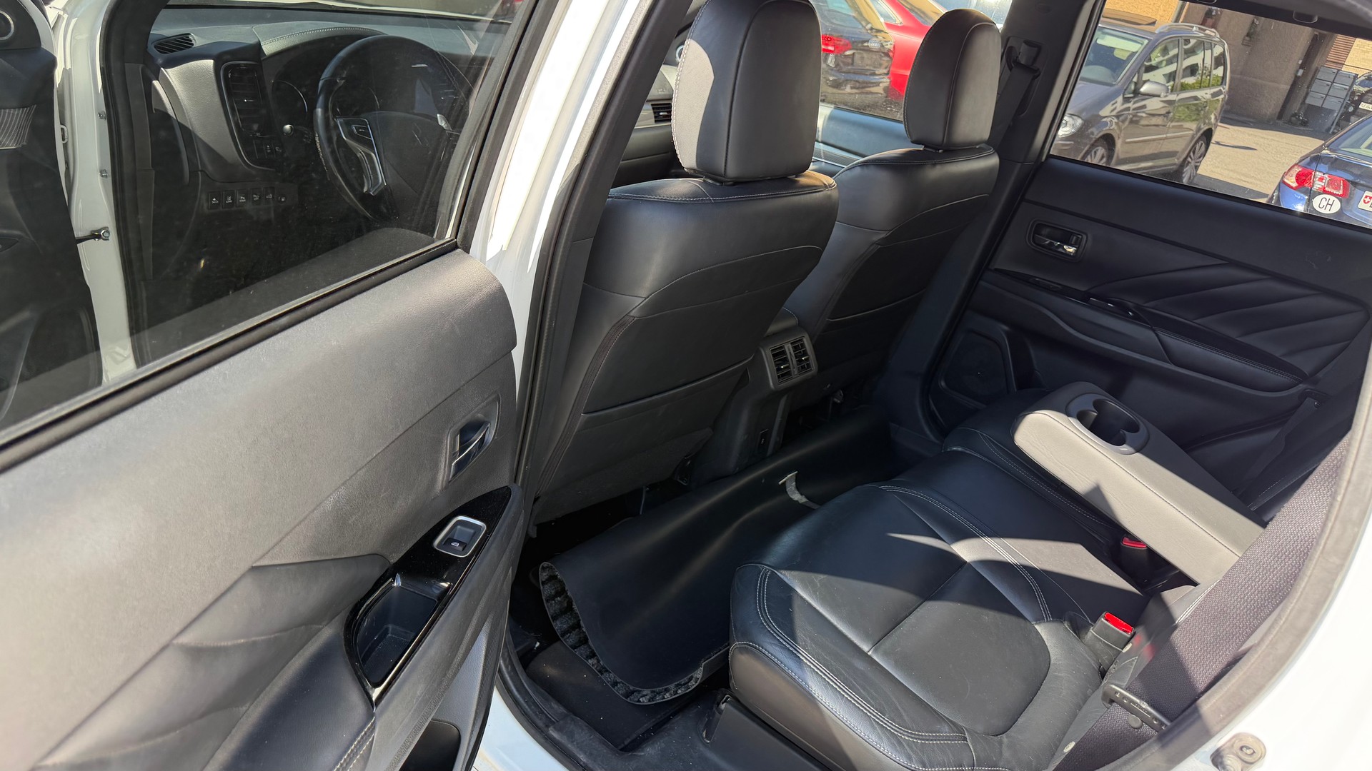 MITSUBISHI Outlander 2.4 PHEV Diamond S-Edition 4WD Automatic-image-8