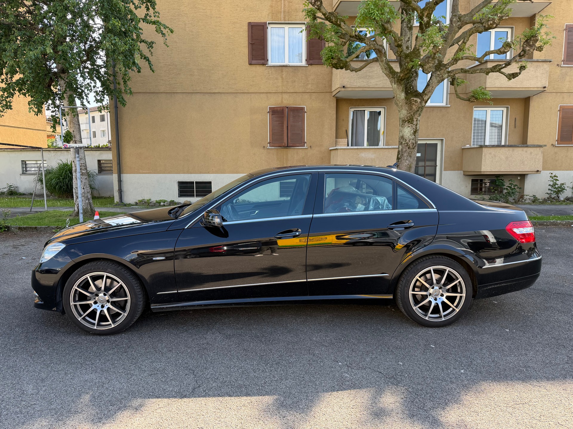 MERCEDES-BENZ E 350 CGI BlueEfficiency Elégance 4Matic 7G-Tronic-image-5