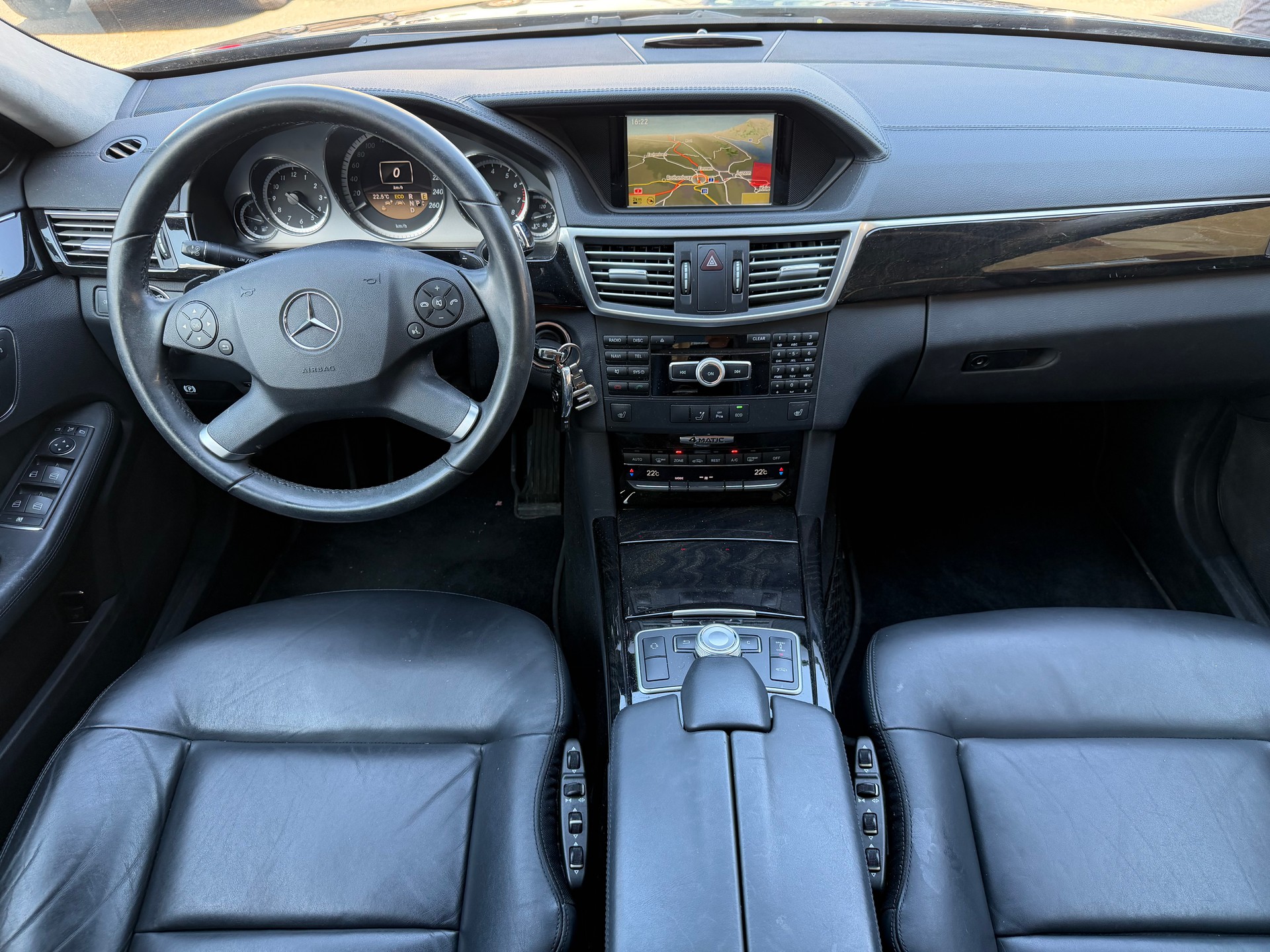 MERCEDES-BENZ E 350 CGI BlueEfficiency Elégance 4Matic 7G-Tronic-image-10