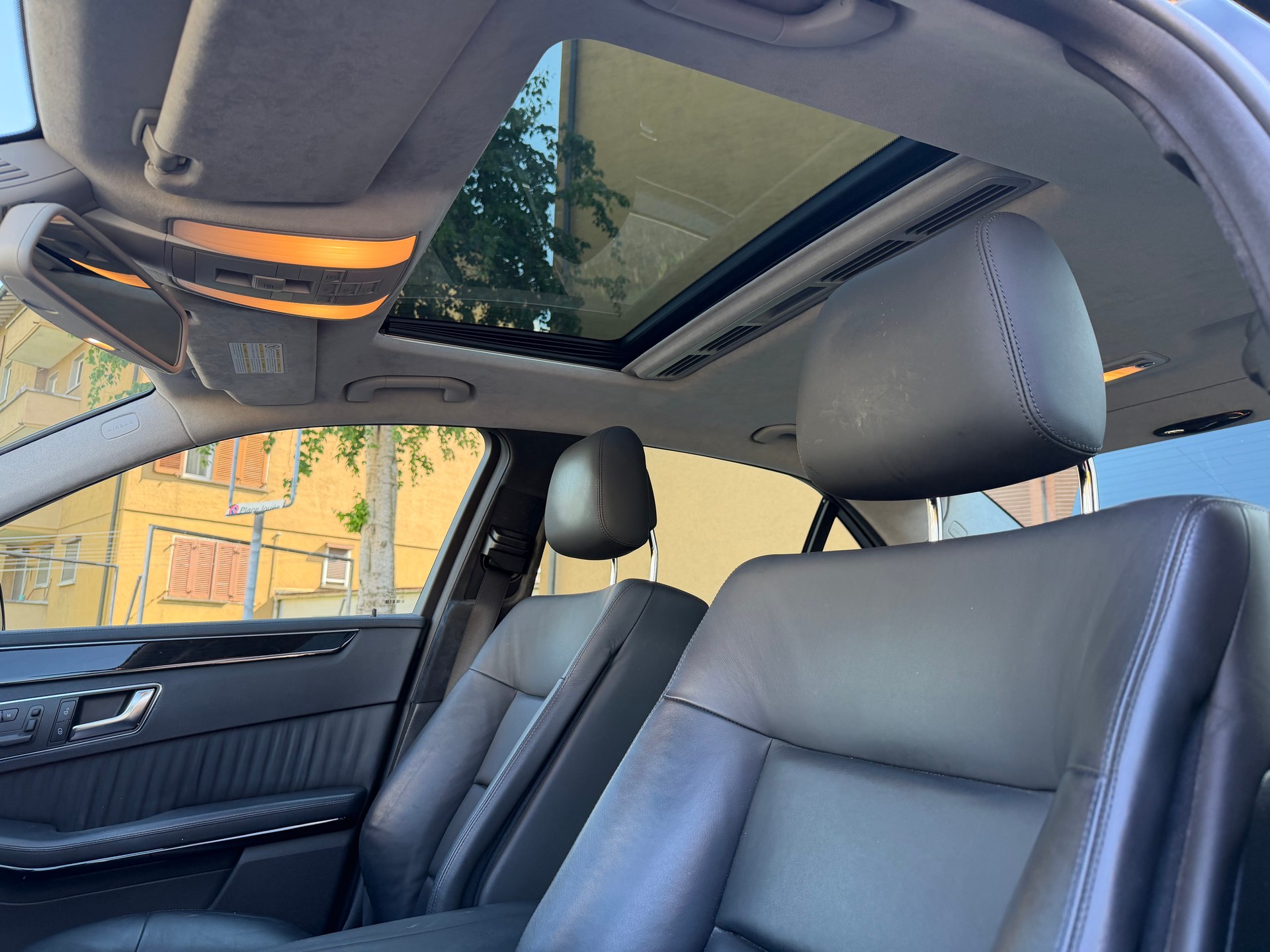 MERCEDES-BENZ E 350 CGI BlueEfficiency Elégance 4Matic 7G-Tronic-image-14