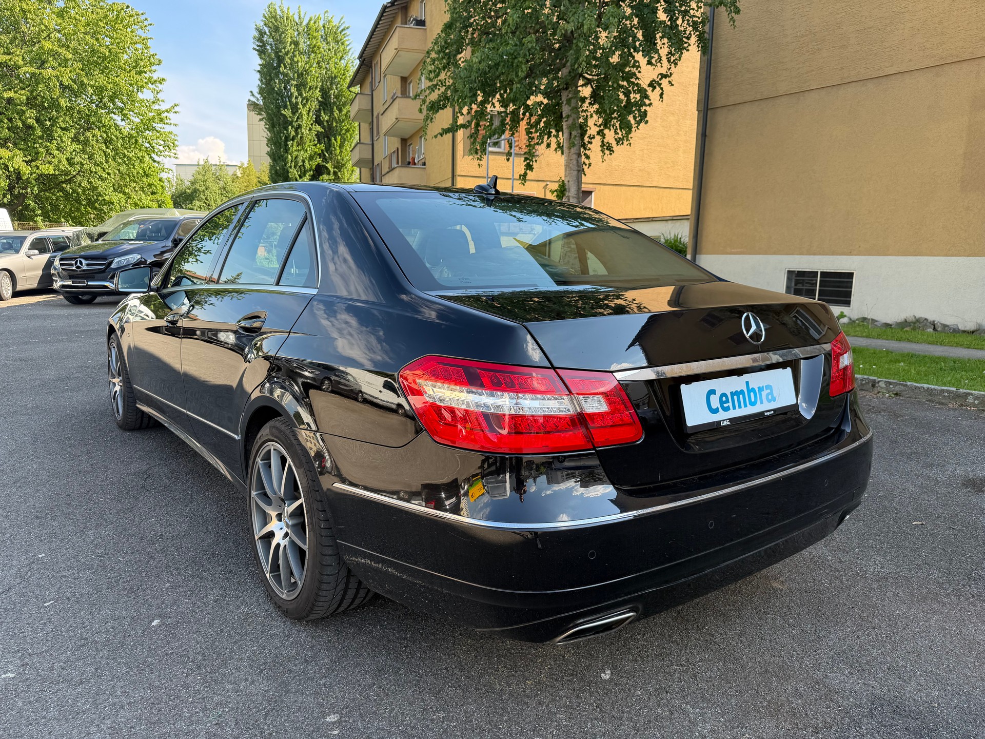 MERCEDES-BENZ E 350 CGI BlueEfficiency Elégance 4Matic 7G-Tronic-image-4