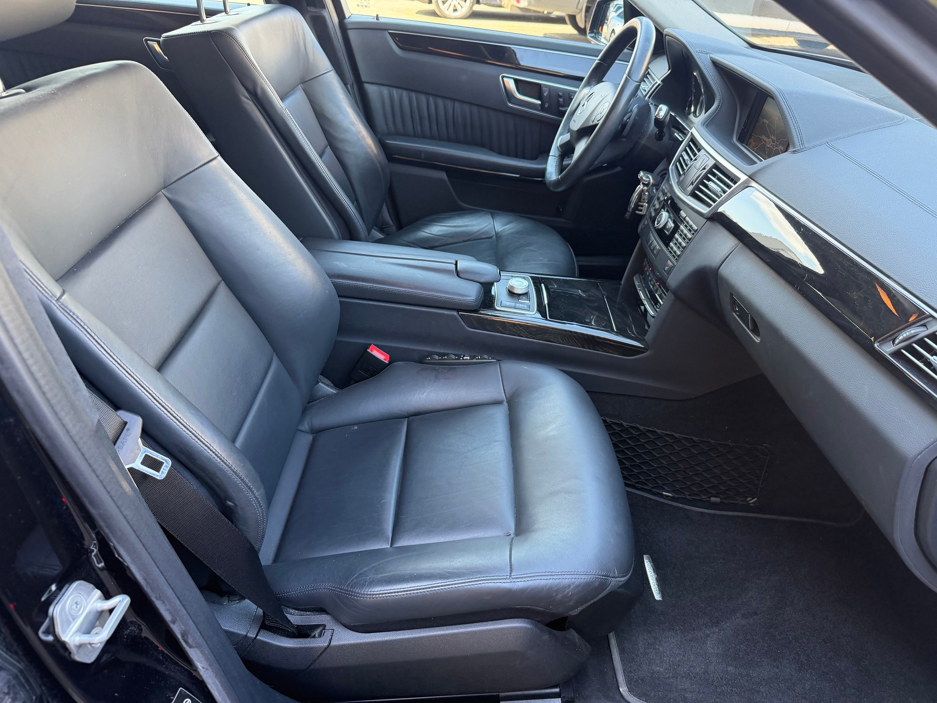 MERCEDES-BENZ E 350 CGI BlueEfficiency Elégance 4Matic 7G-Tronic-image-11