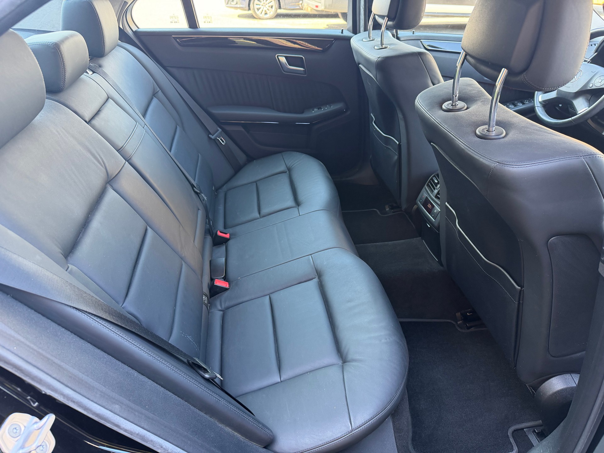MERCEDES-BENZ E 350 CGI BlueEfficiency Elégance 4Matic 7G-Tronic-image-9