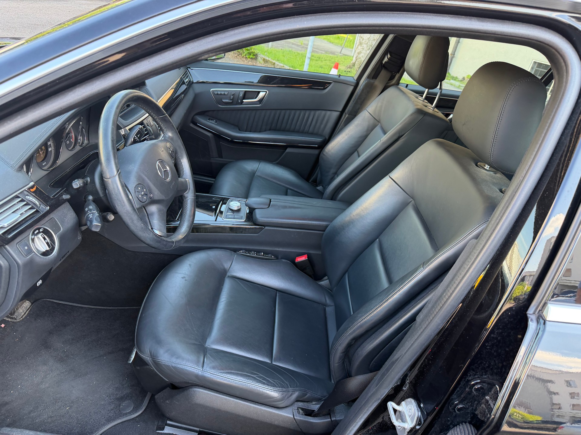 MERCEDES-BENZ E 350 CGI BlueEfficiency Elégance 4Matic 7G-Tronic-image-13