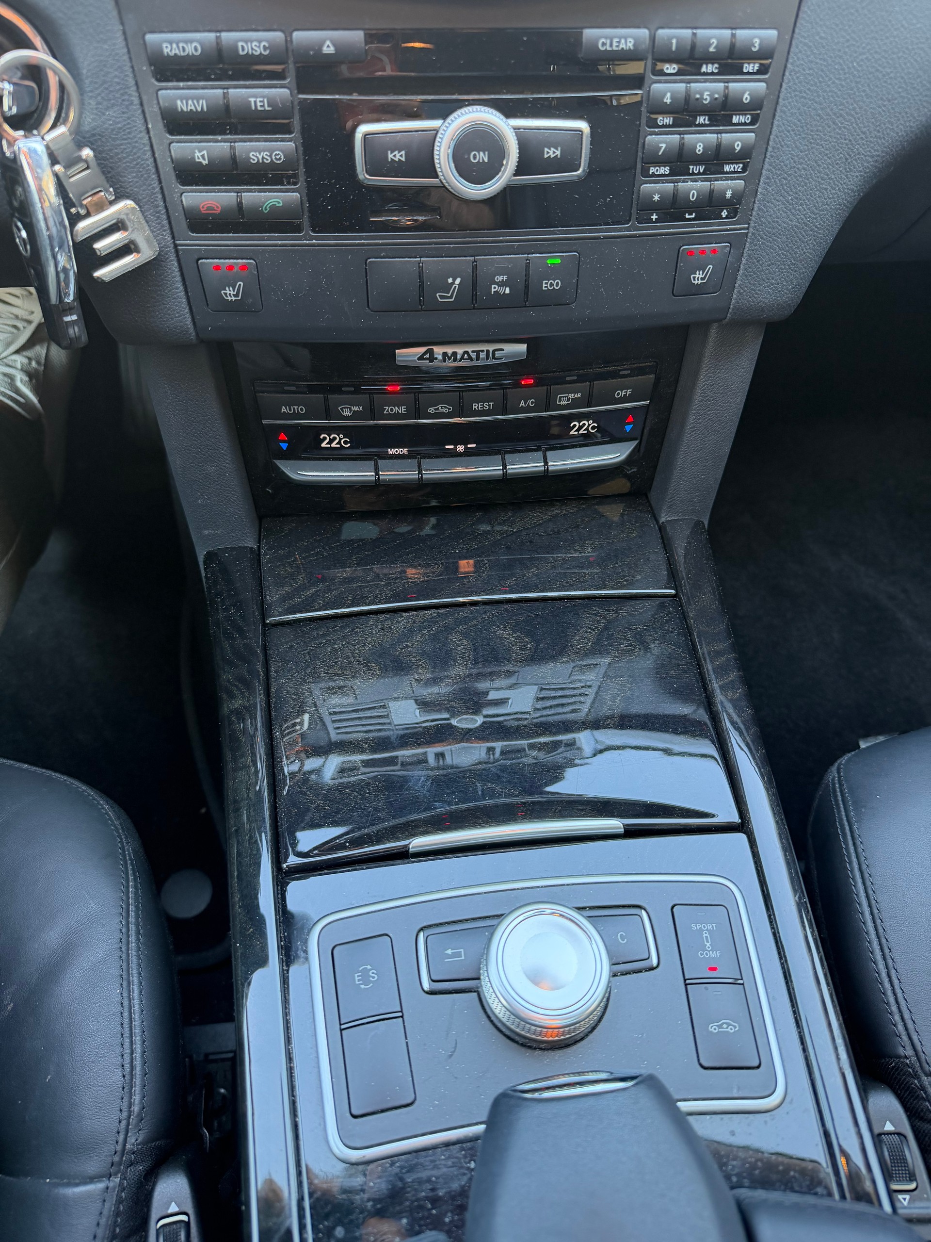 MERCEDES-BENZ E 350 CGI BlueEfficiency Elégance 4Matic 7G-Tronic-image-15