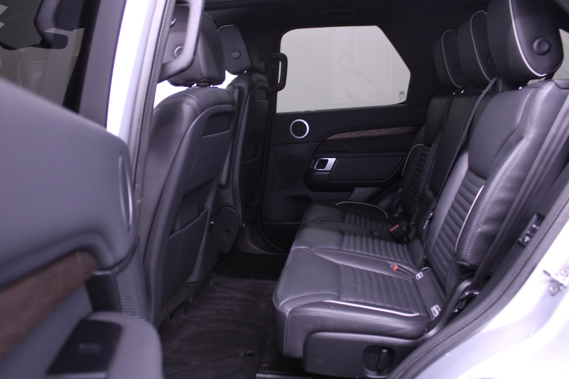 LAND ROVER Discovery 3.0 SDV6 HSE-image-8