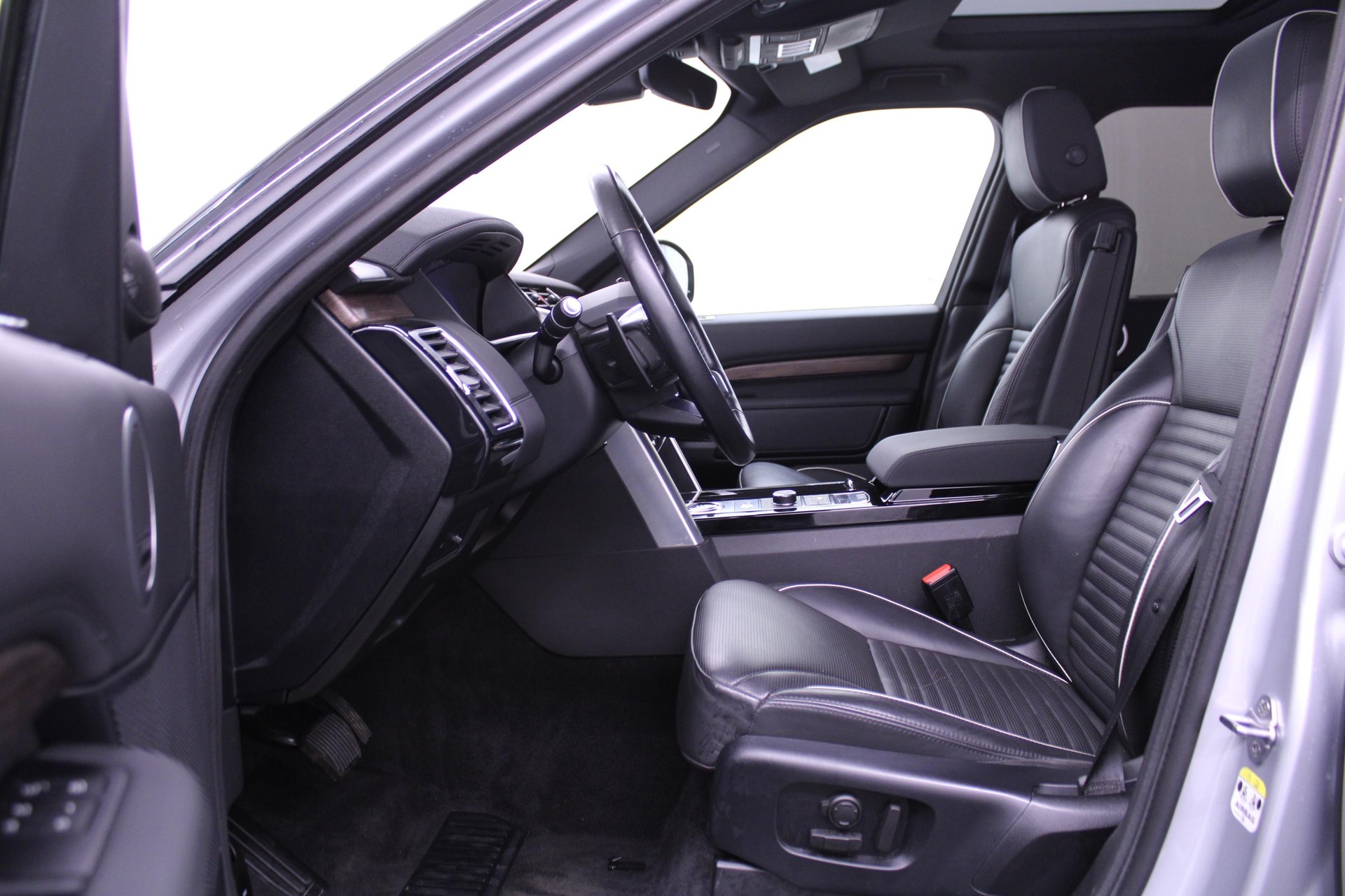 LAND ROVER Discovery 3.0 SDV6 HSE-showroom-element-2