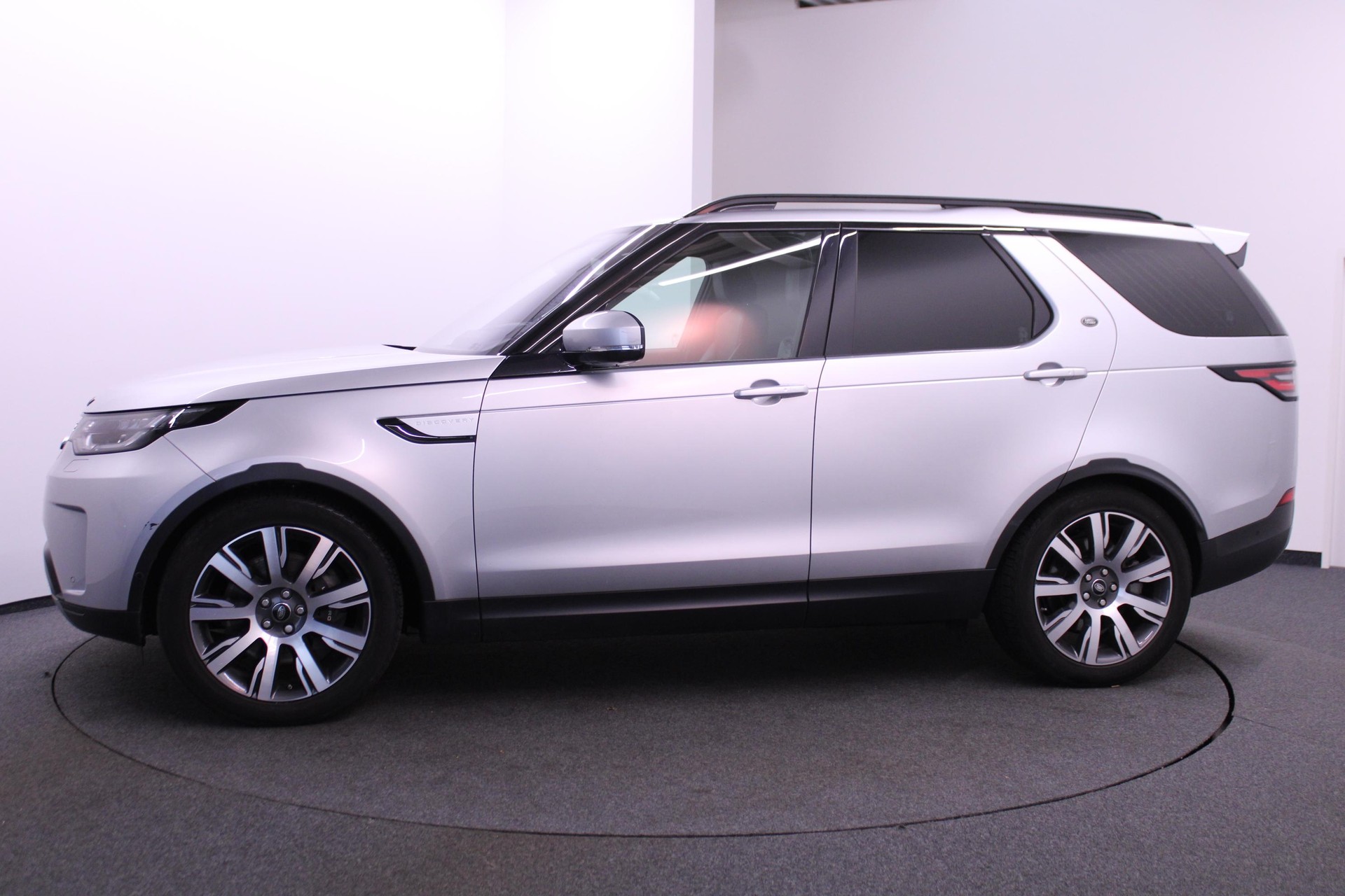 LAND ROVER Discovery 3.0 SDV6 HSE-image-3