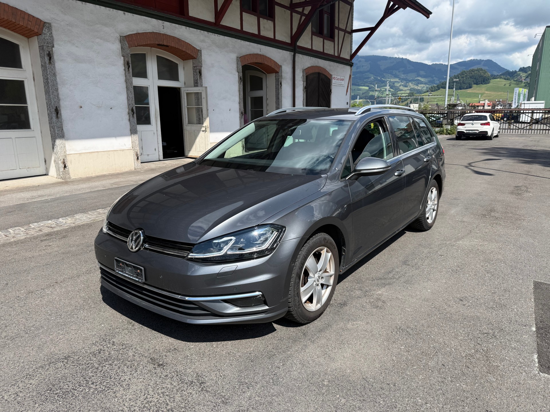 VW Golf Variant 2.0 TDI Highline DSG-image-1