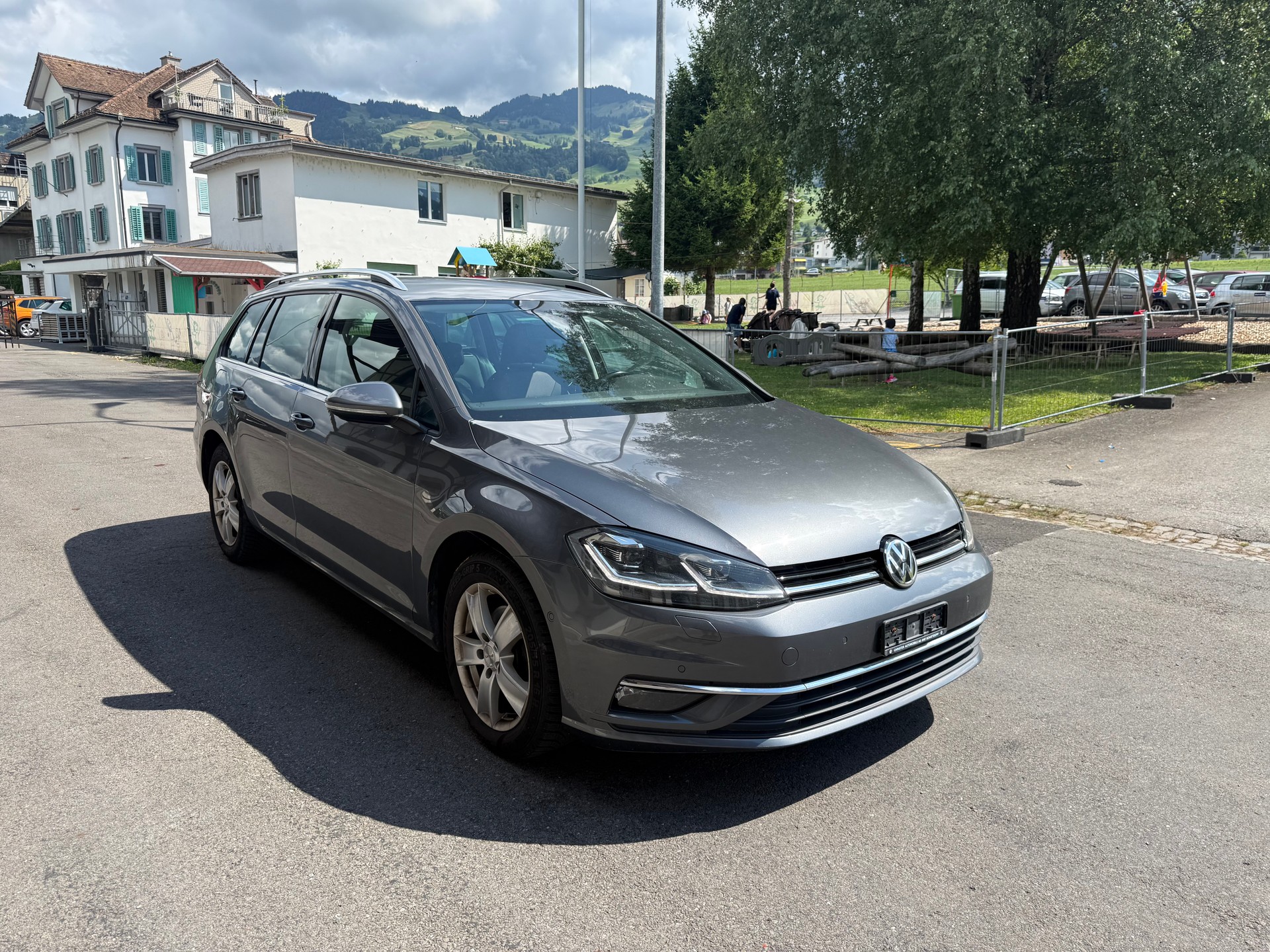 VW Golf Variant 2.0 TDI Highline DSG-image-0
