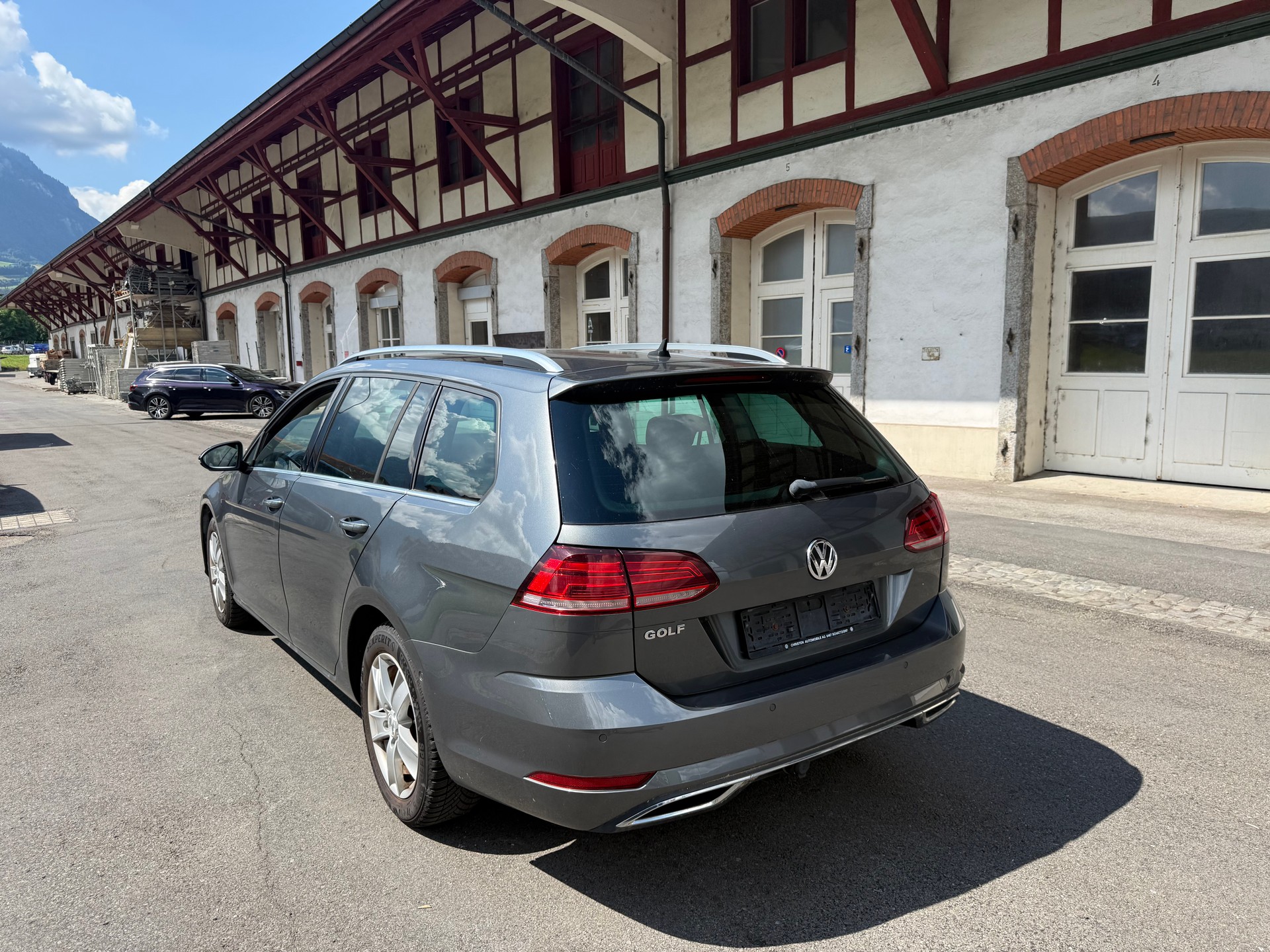VW Golf Variant 2.0 TDI Highline DSG-image-3