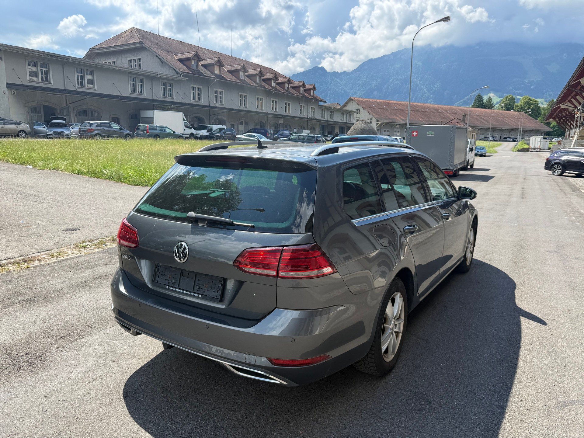 VW Golf Variant 2.0 TDI Highline DSG-image-2