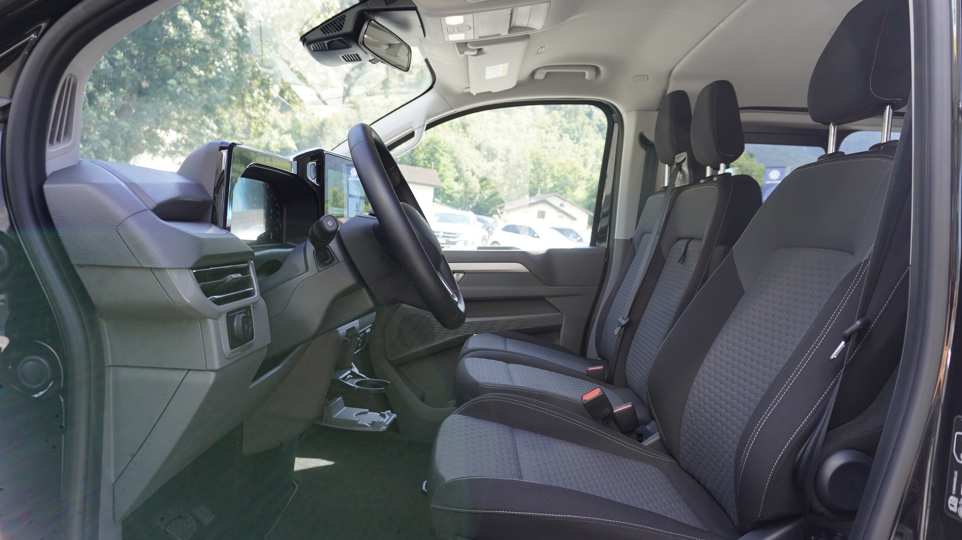 VW Caravelle 2.0 TDI Life LWB 4 Motion Aut 8-image-3