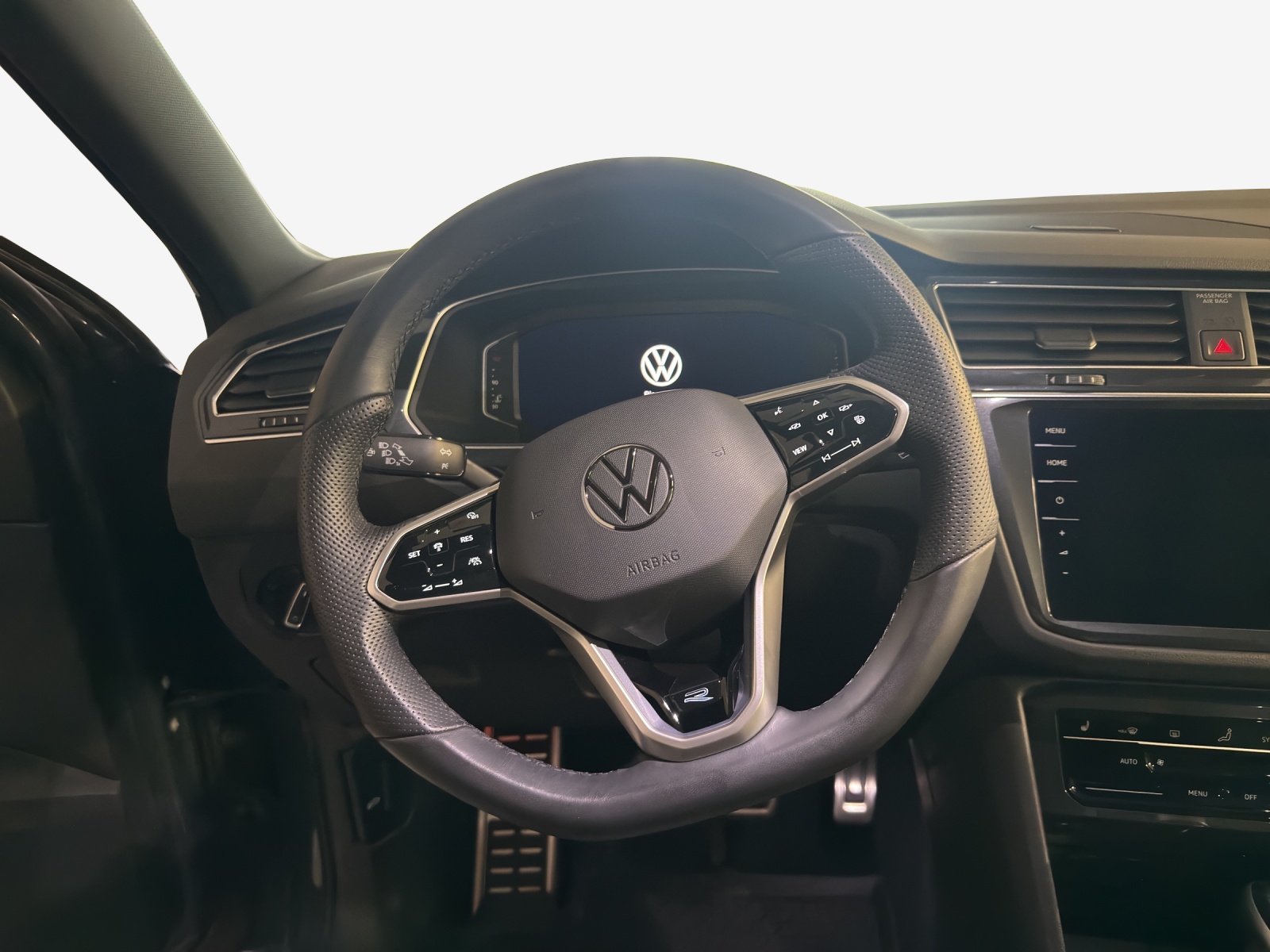 VW Tiguan 2.0TSI R-Line 4Motion DSG-image-9