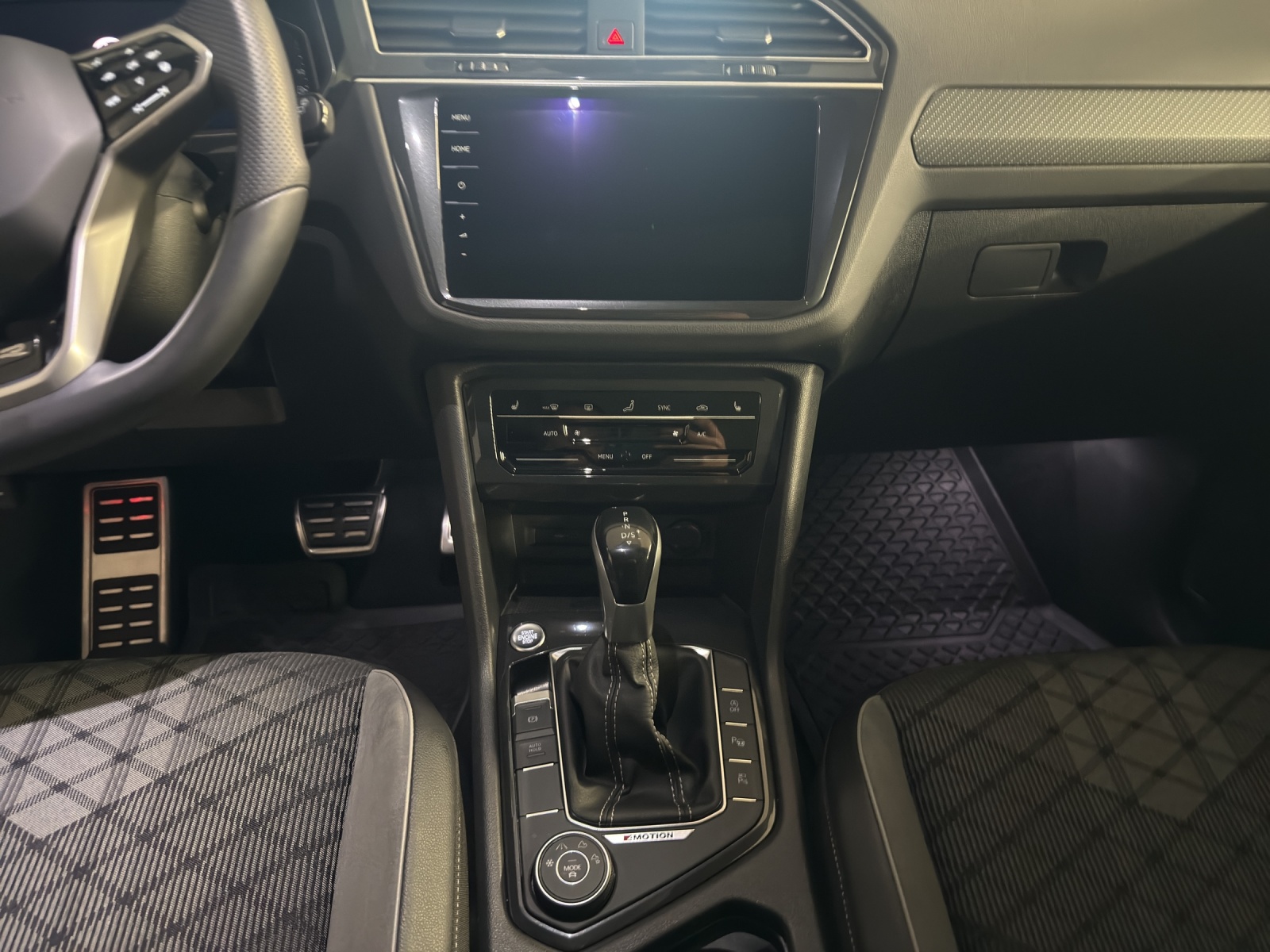 VW Tiguan 2.0TSI R-Line 4Motion DSG-image-10