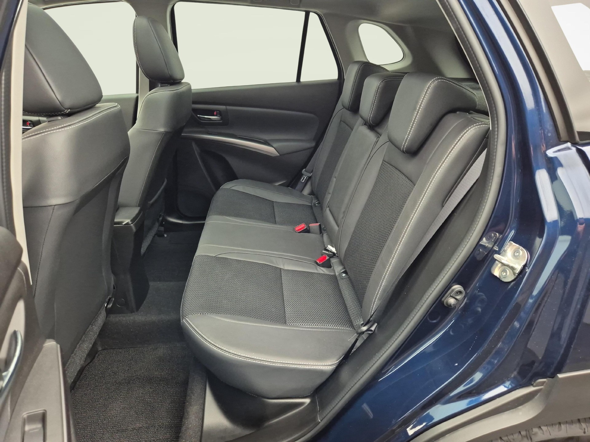 SUZUKI S-Cross 1.4 T Sakura Top Hybrid 4x4-showroom-element-3