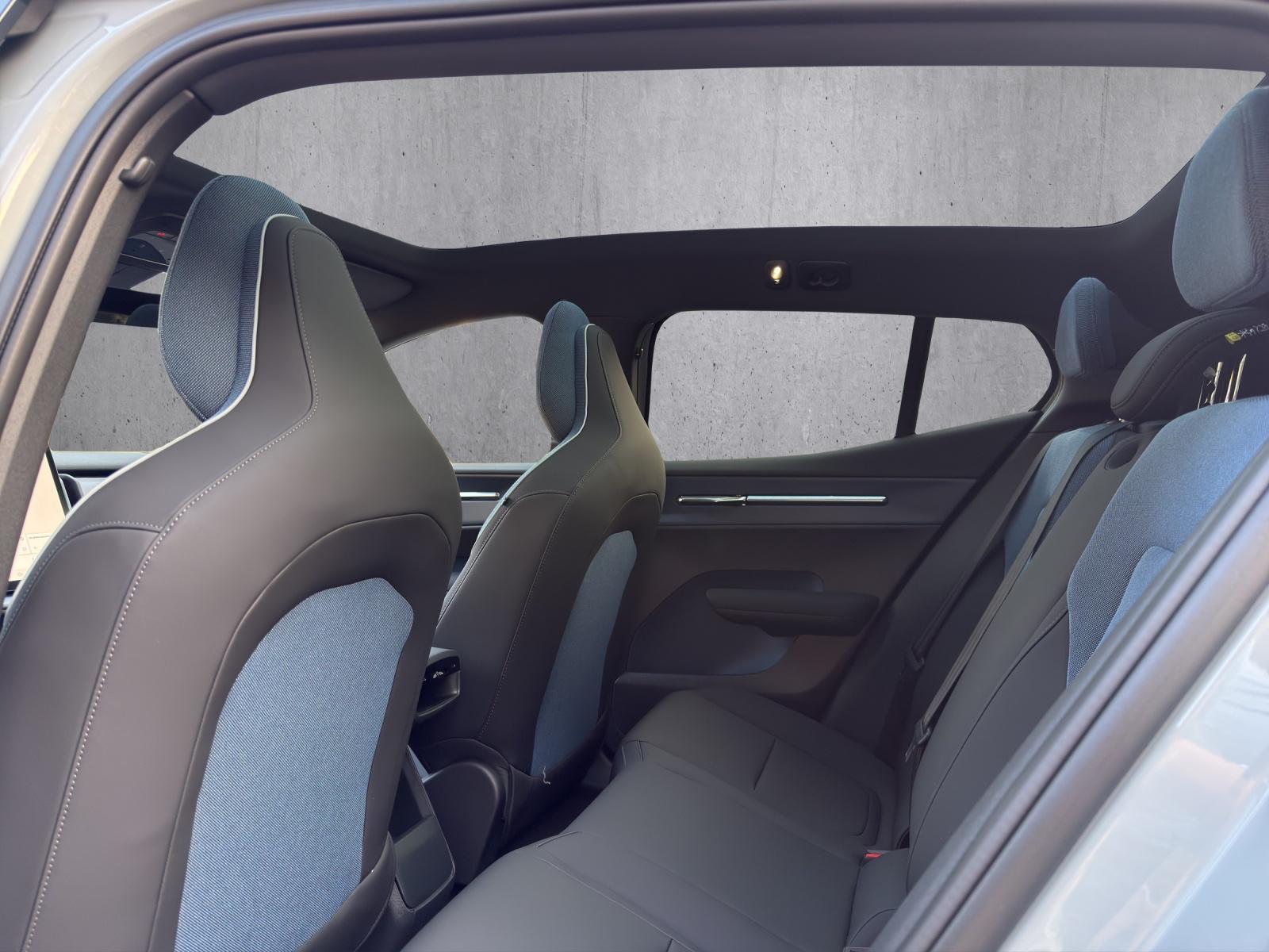 VOLVO EX30 Black Edition Ultra XCENTRIC P8 AWD-image-13