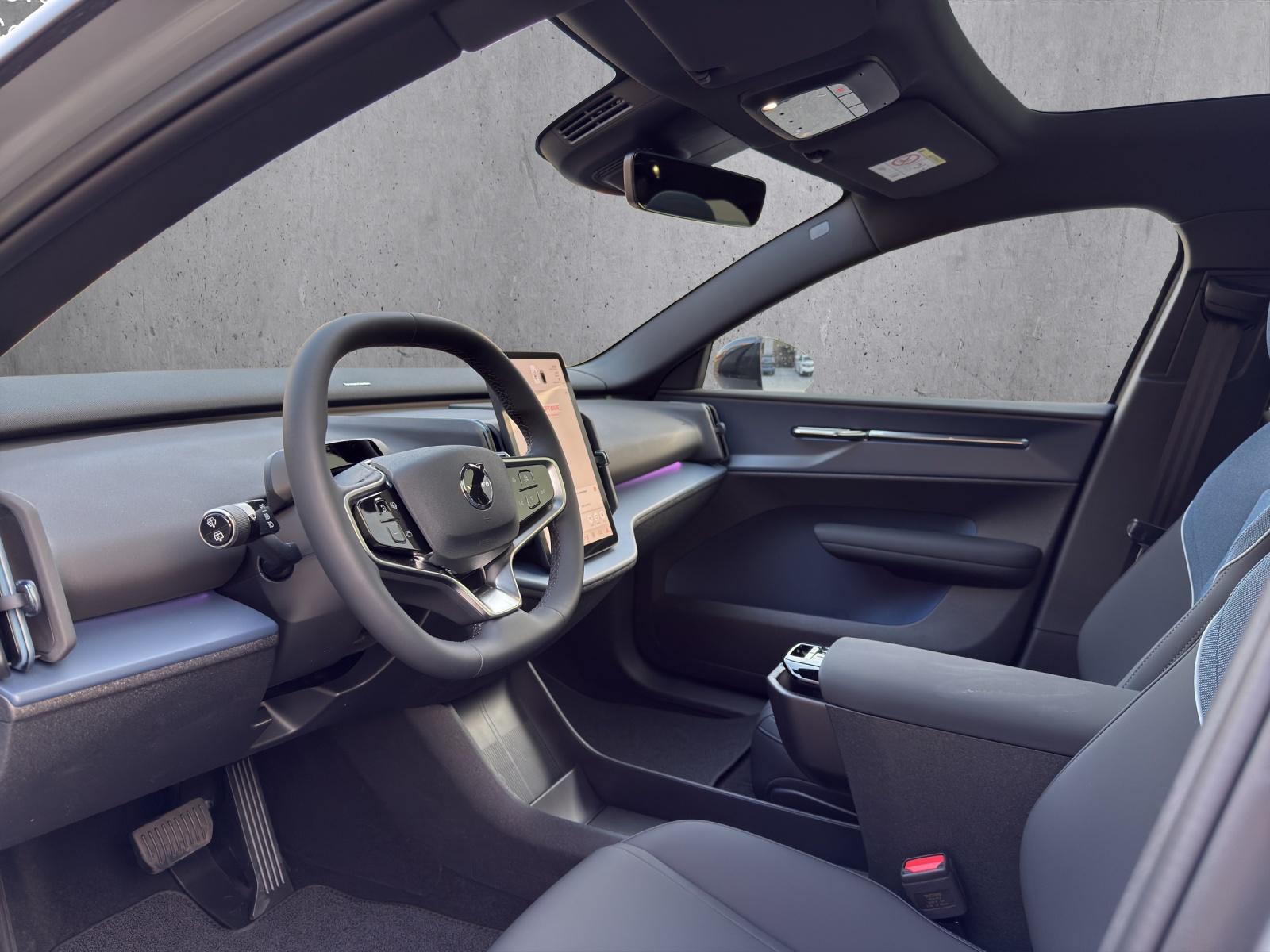 VOLVO EX30 Black Edition Ultra XCENTRIC P8 AWD-image-8