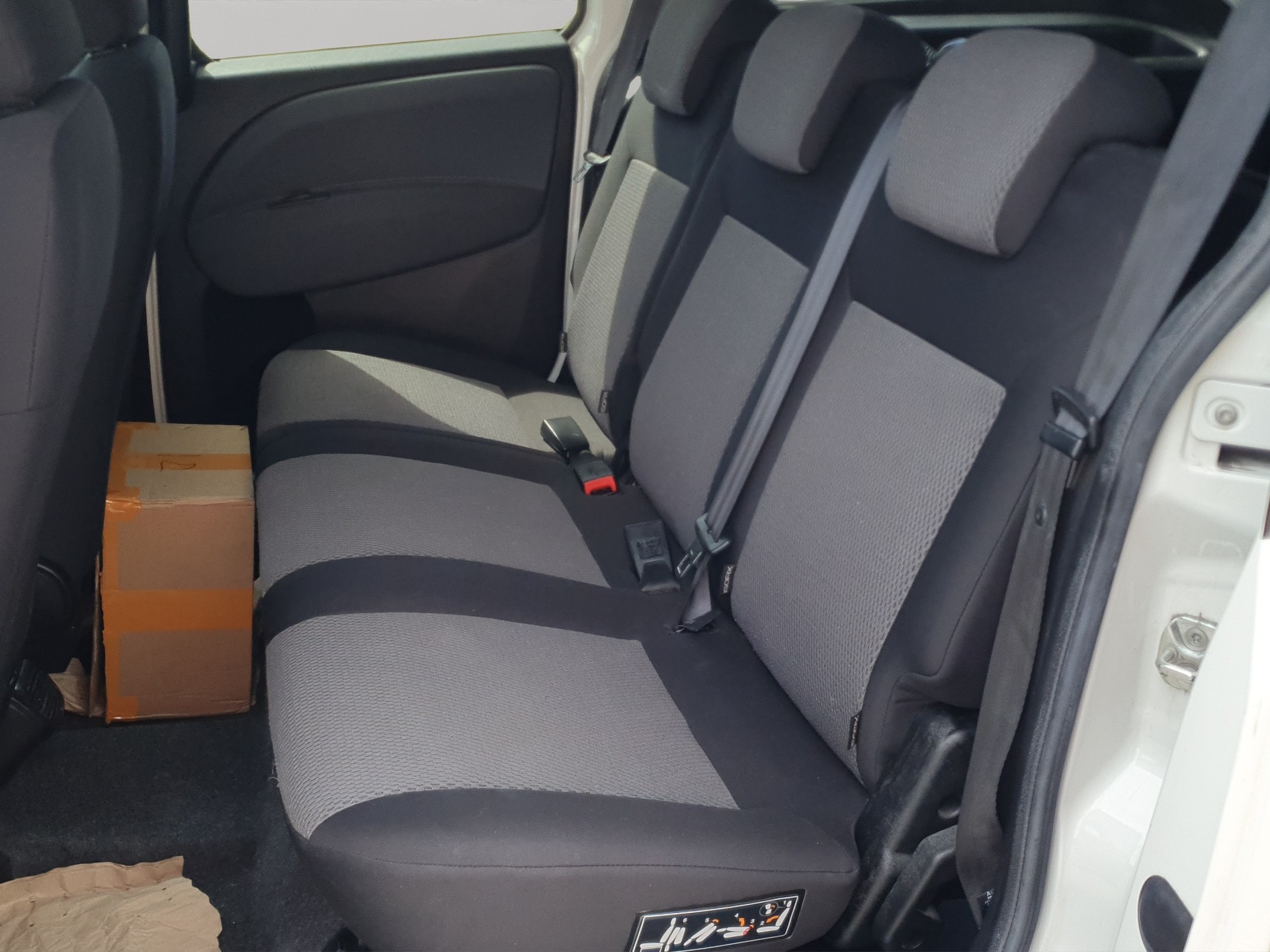 FIAT Doblò 1.4 16V Kombi Swiss-image-14