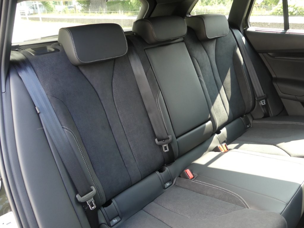 SKODA Enyaq 85x Sportline 4x4-image-12