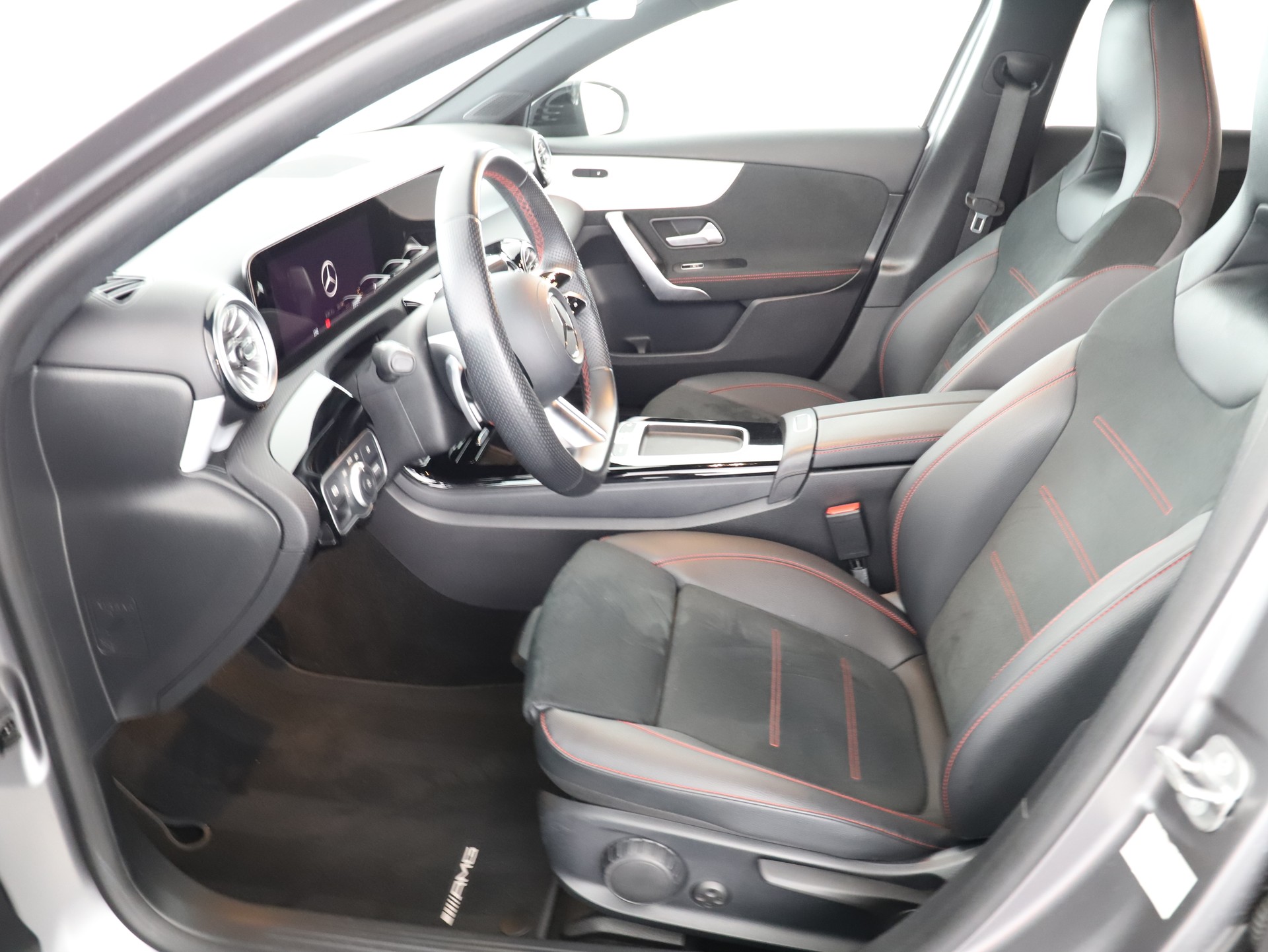 MERCEDES-BENZ A 200 7G-DCT-image-8