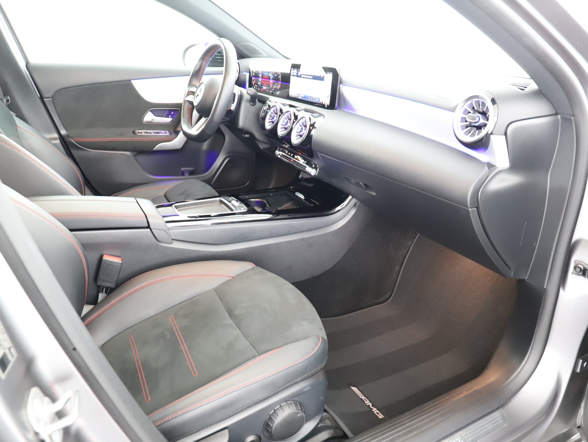 MERCEDES-BENZ A 200 7G-DCT-image-9