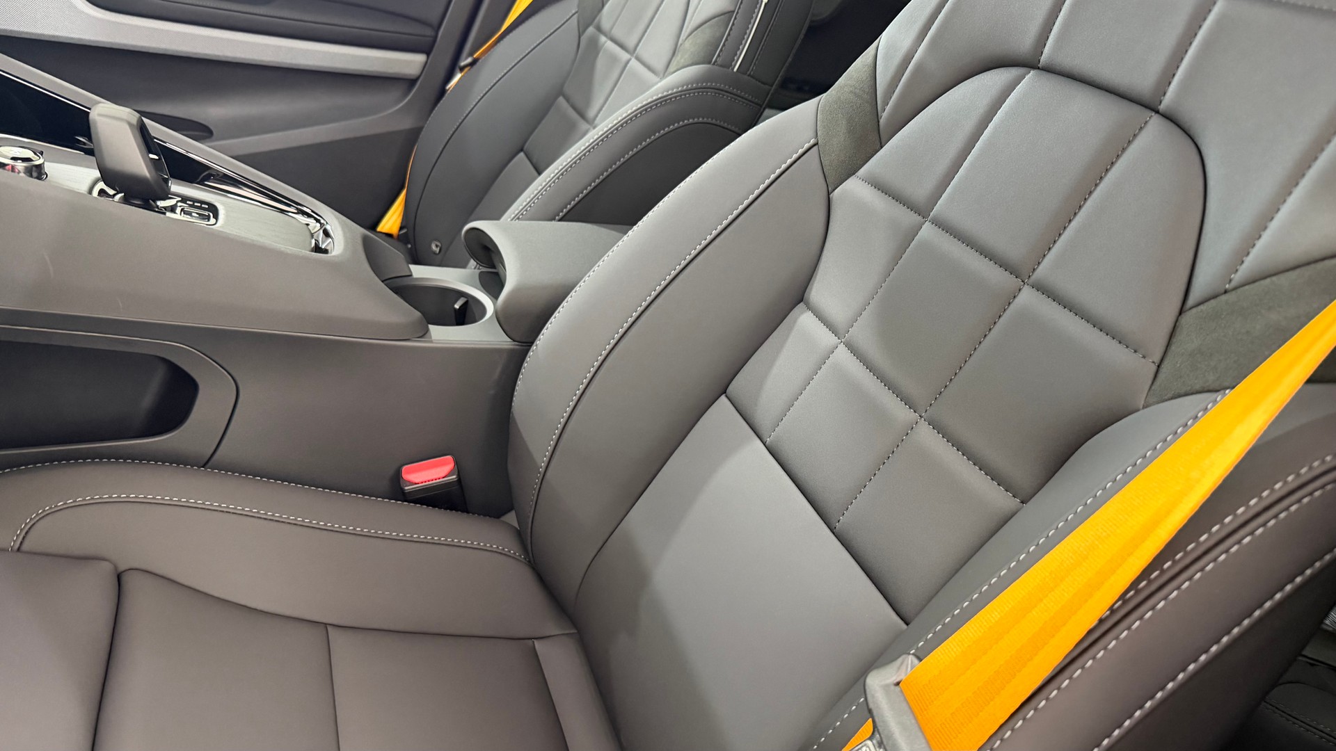 POLESTAR 2 Long Range Dual Motor Perfor-image-5
