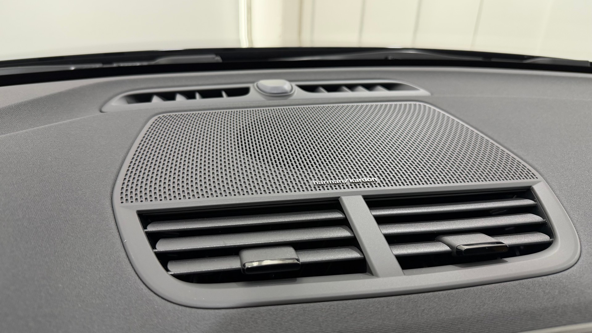 POLESTAR 2 Long Range Dual Motor Perfor-image-11