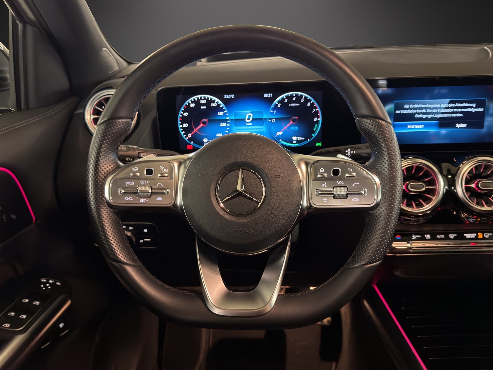 MERCEDES-BENZ GLA 250e AMG Line 8G-DCT-image-13
