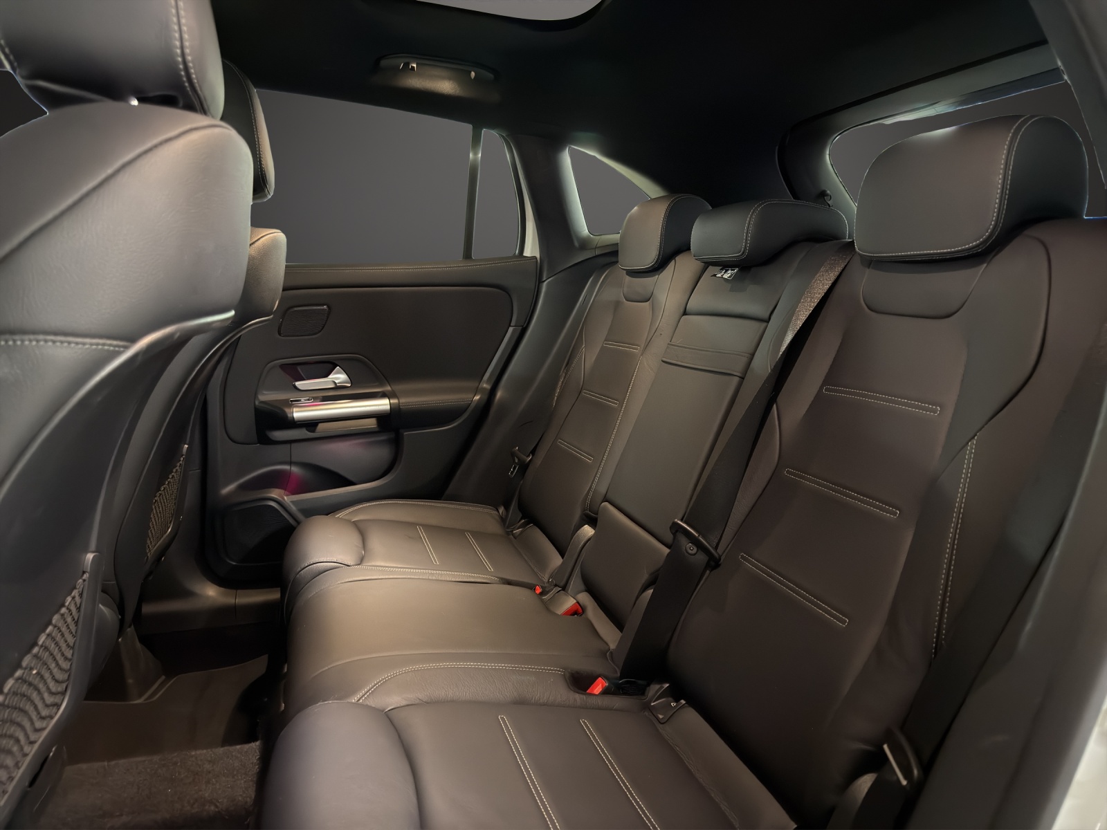 MERCEDES-BENZ GLA 250e AMG Line 8G-DCT-image-14