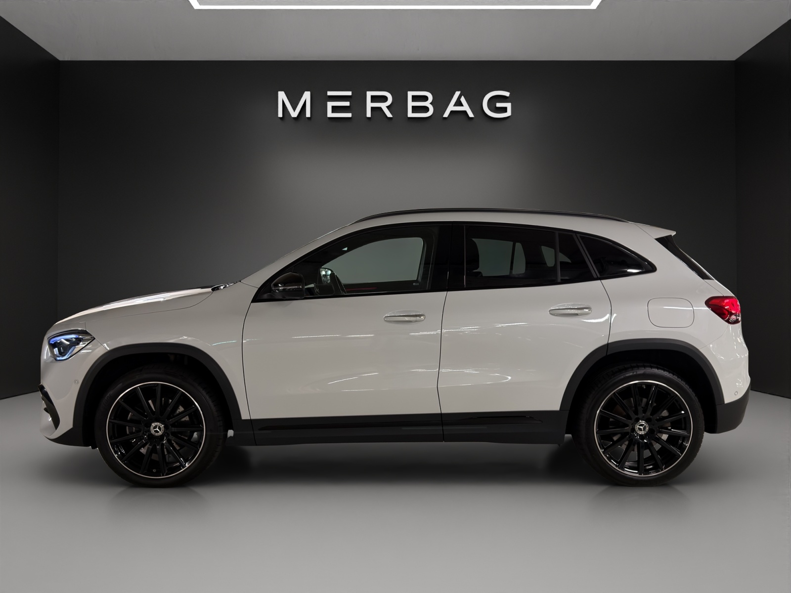 MERCEDES-BENZ GLA 250e AMG Line 8G-DCT-image-3
